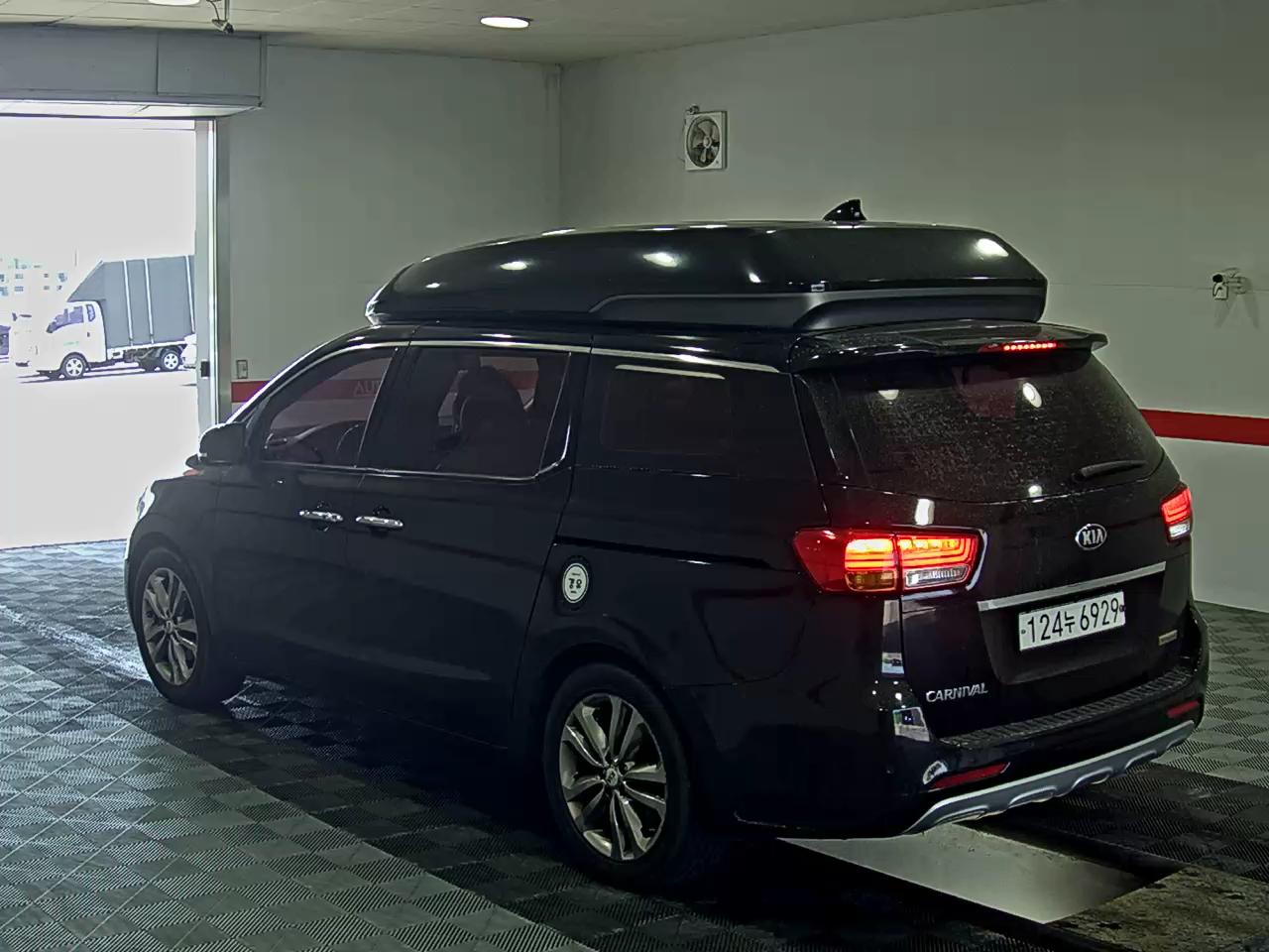 2018 - kia carnival