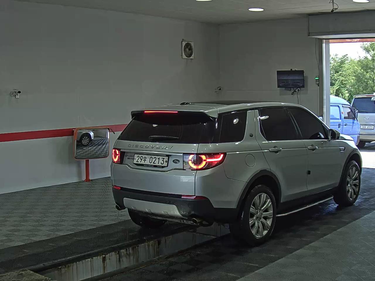 2016 - land rover discovery