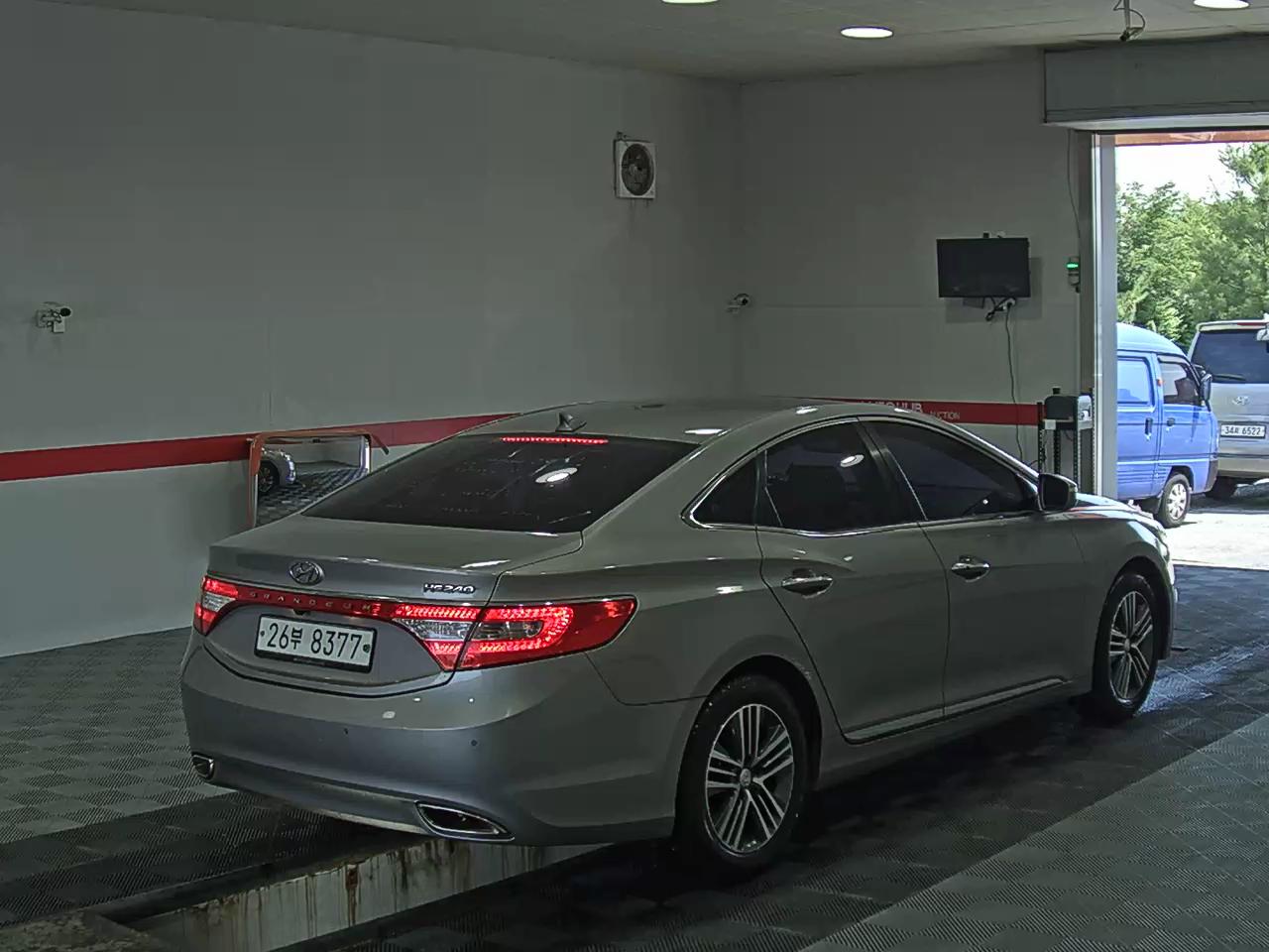 2014 - hyundai grandeur