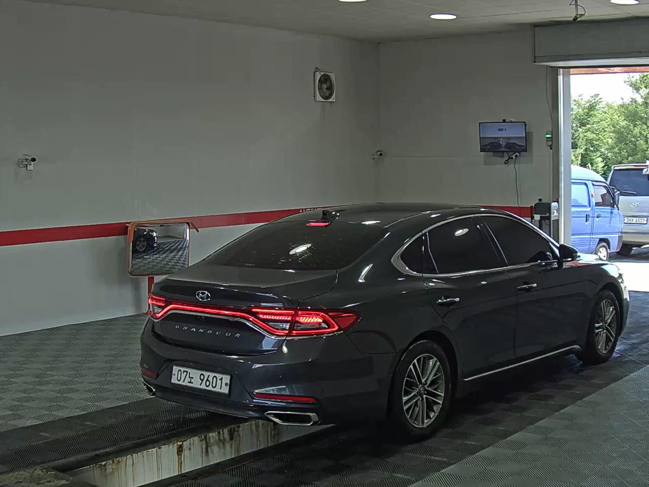2018 - hyundai grandeur