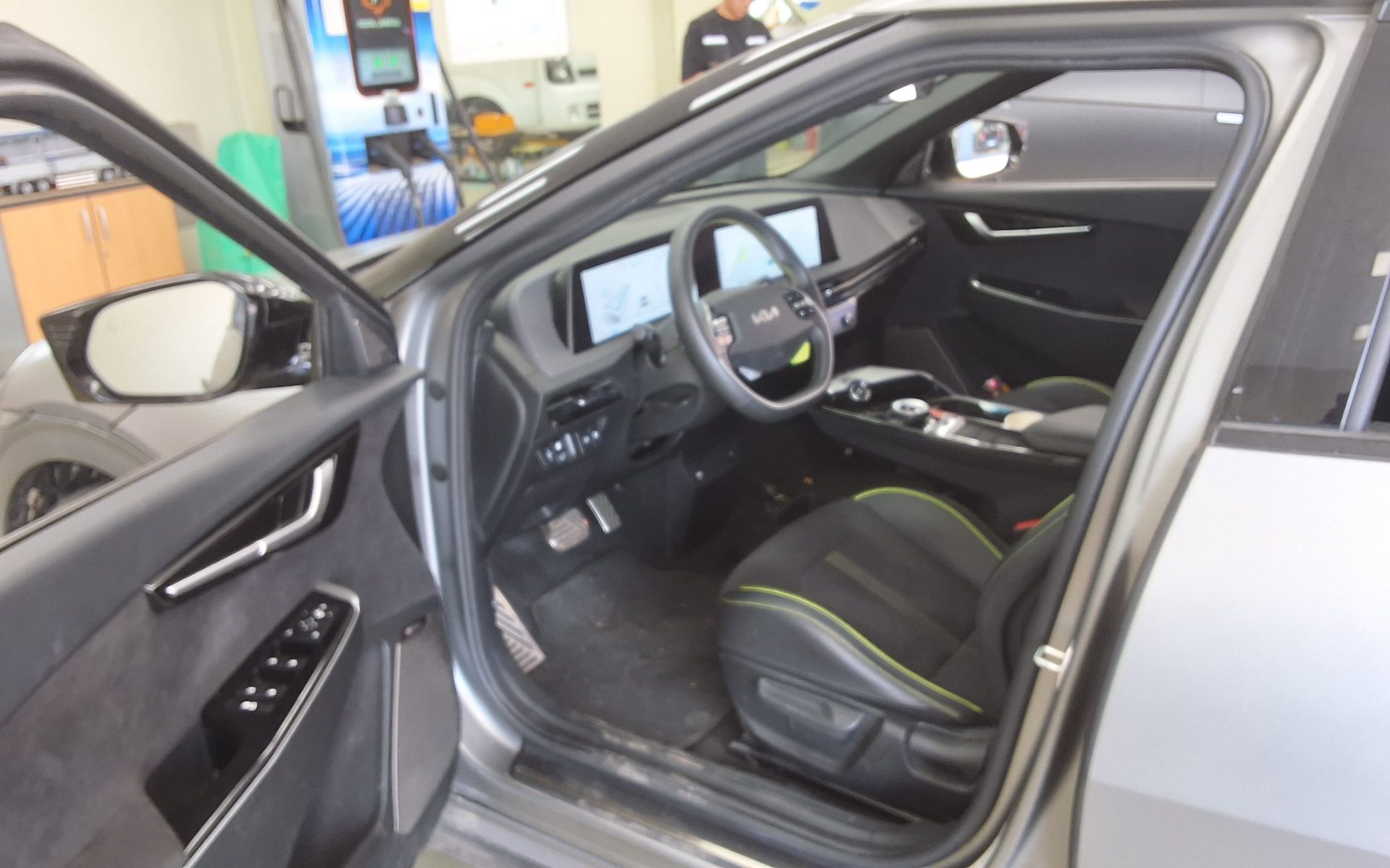 2023 - kia ev6