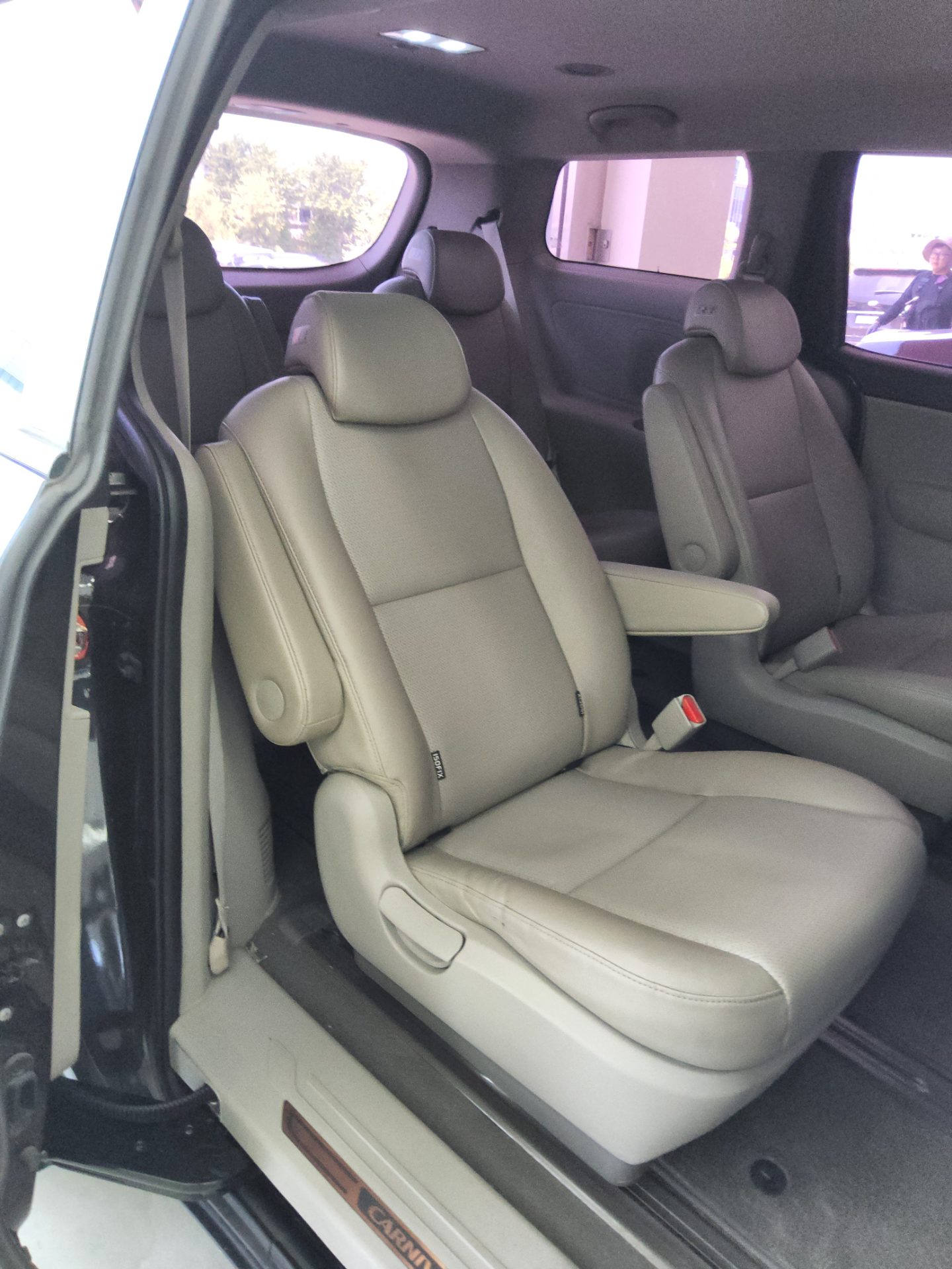 2020 - kia carnival