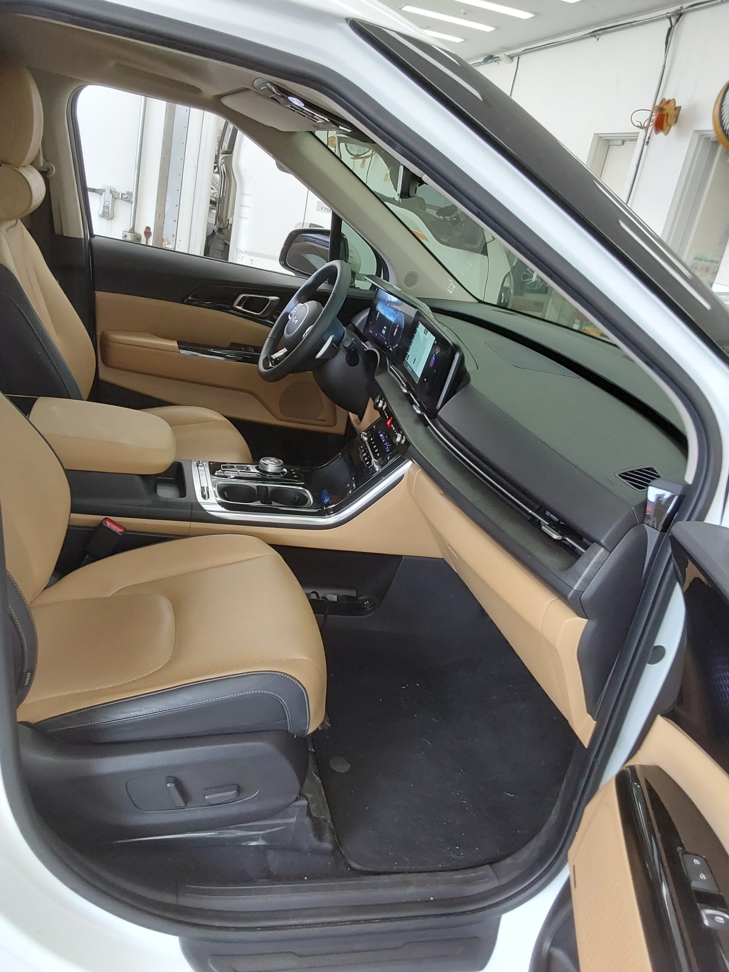 2023 - kia carnival