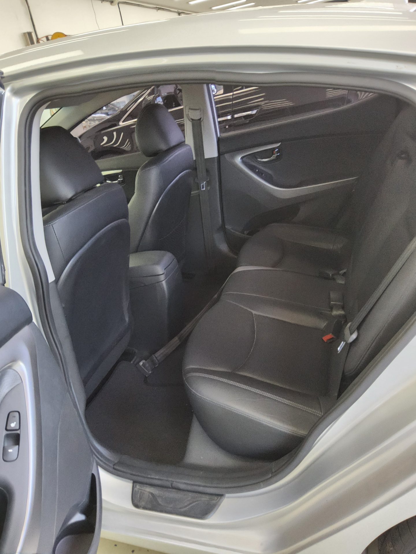 2012 - hyundai avante