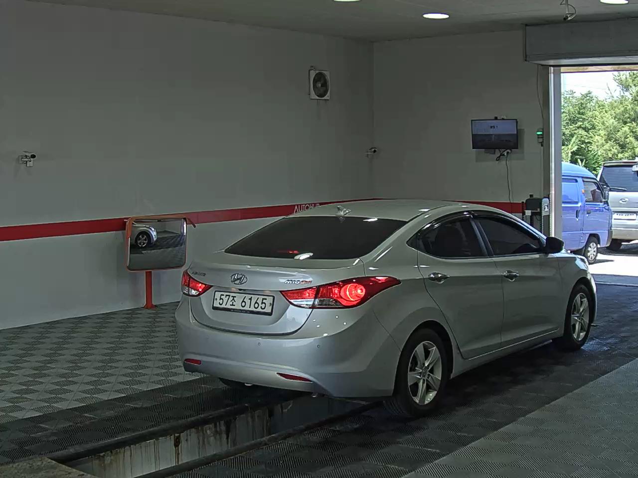 2012 - hyundai avante