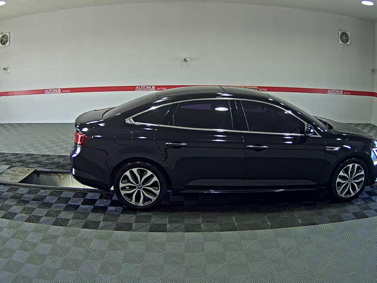 2016 - renault sm6