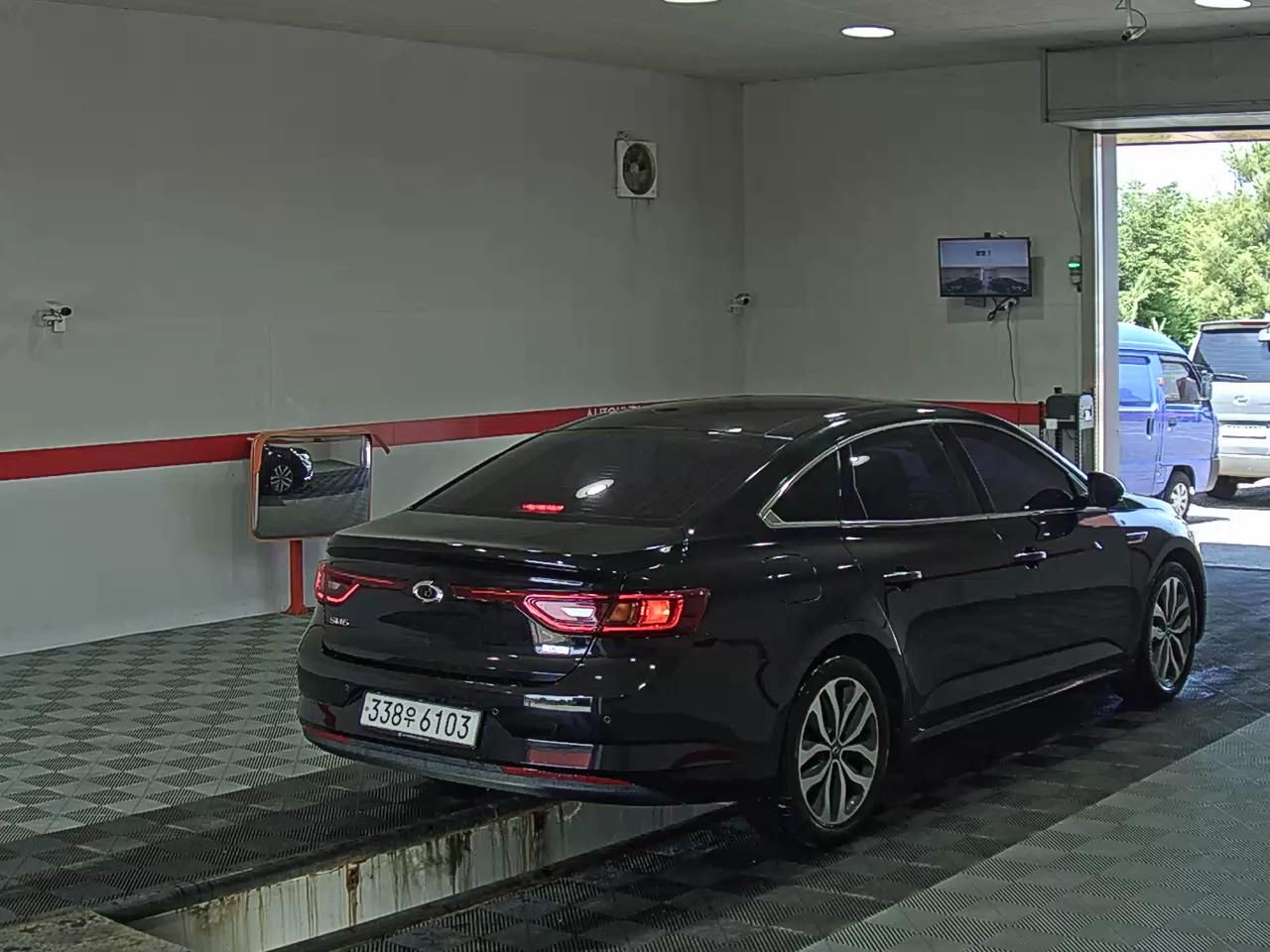 2016 - renault sm6