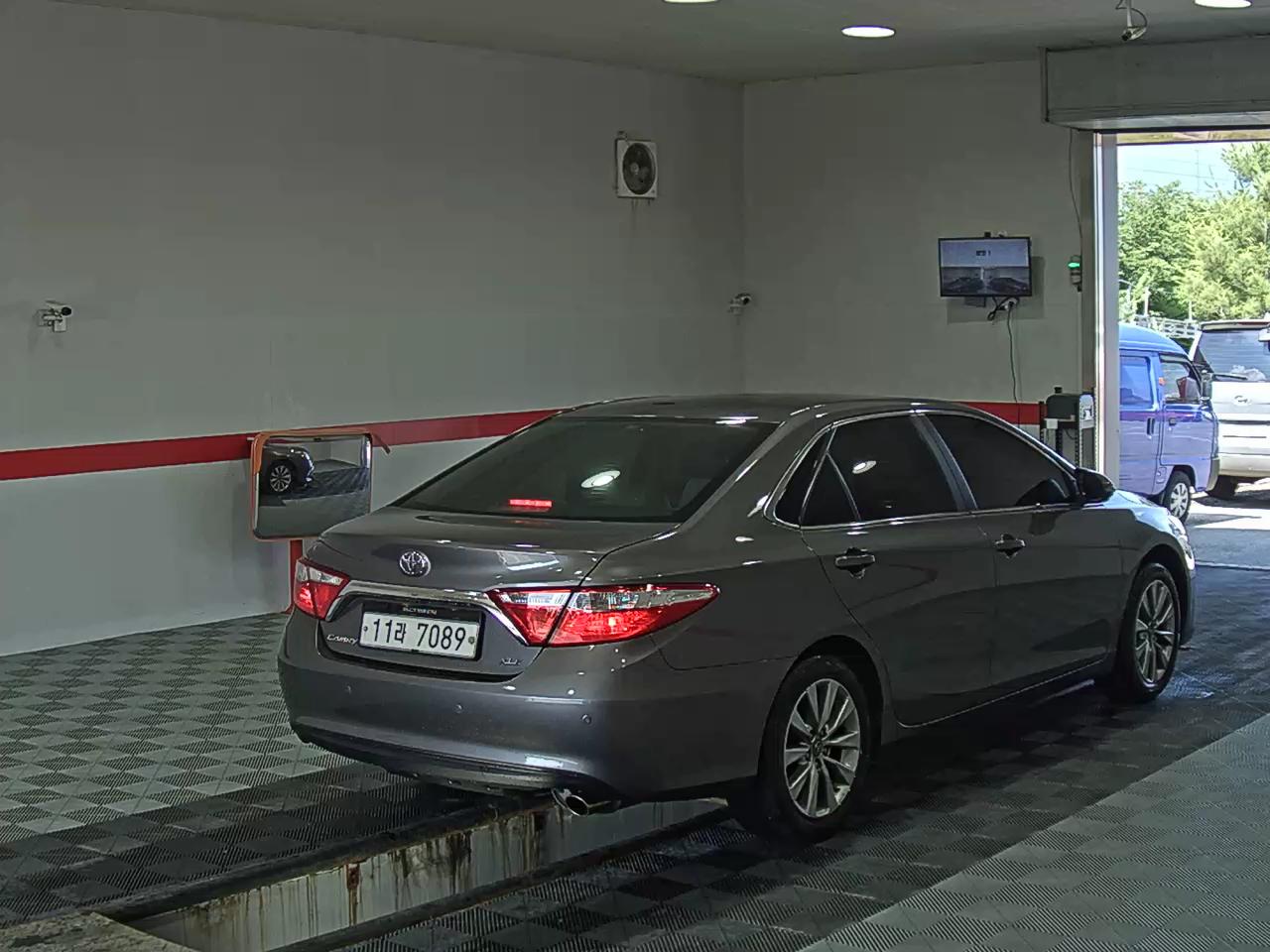 2017 - toyota camry