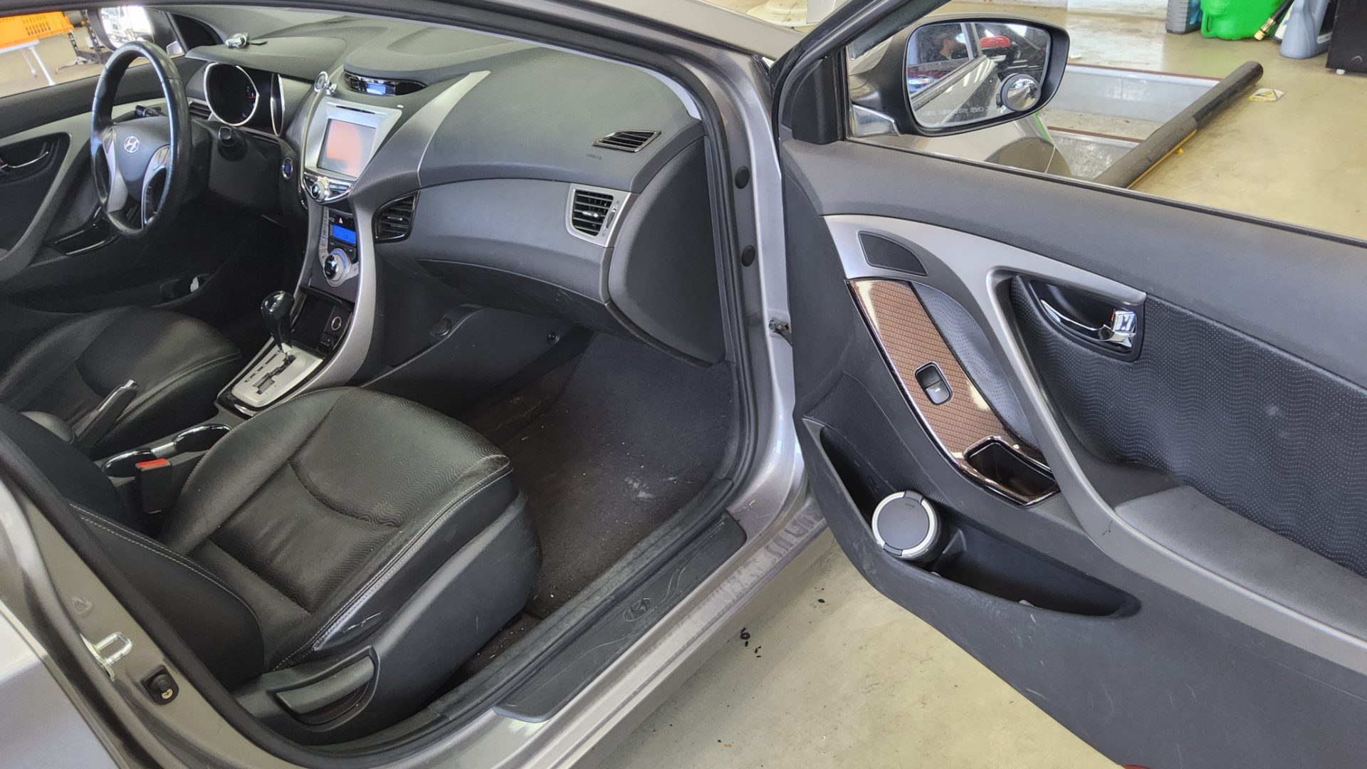 2011 - hyundai avante