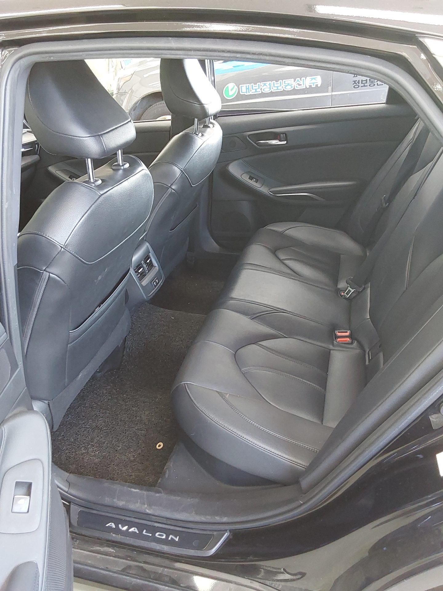 2019 - toyota avalon