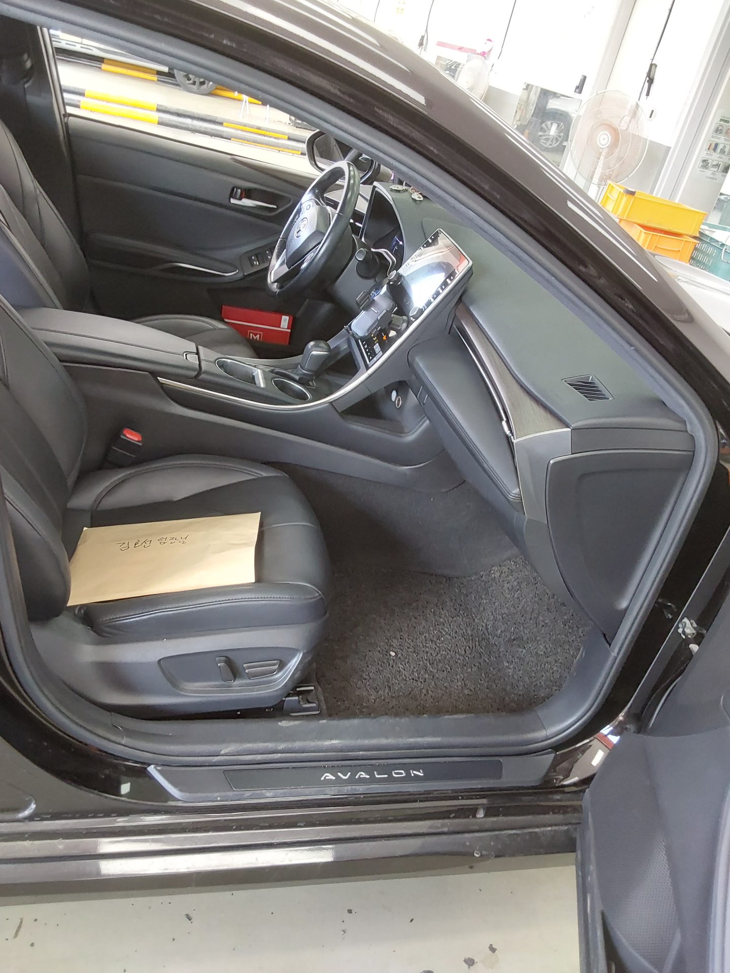 2019 - toyota avalon