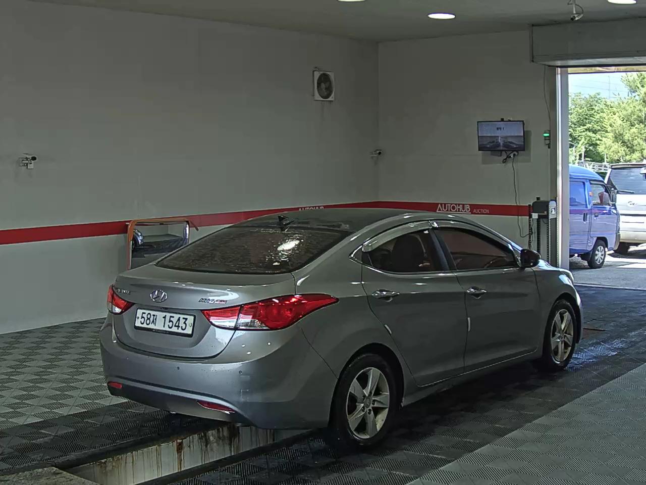 2011 - hyundai avante