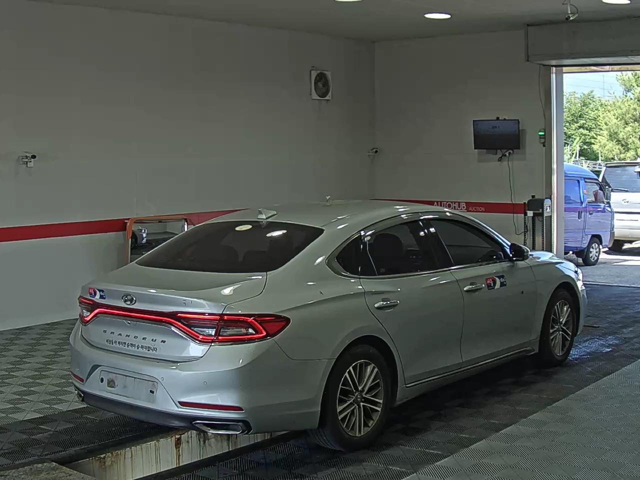 2018 - hyundai grandeur