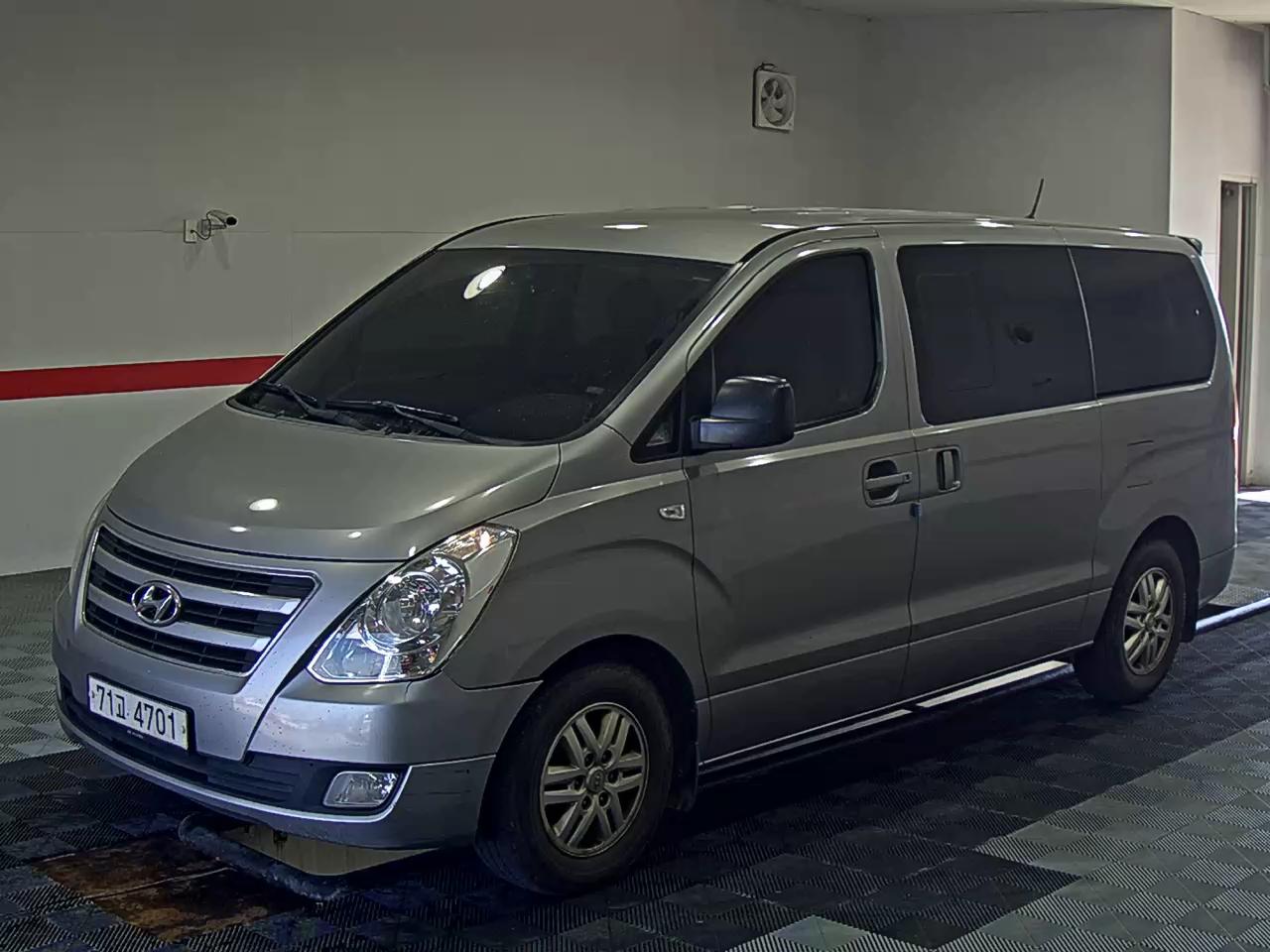 HYUNDAI GRAND STAREX