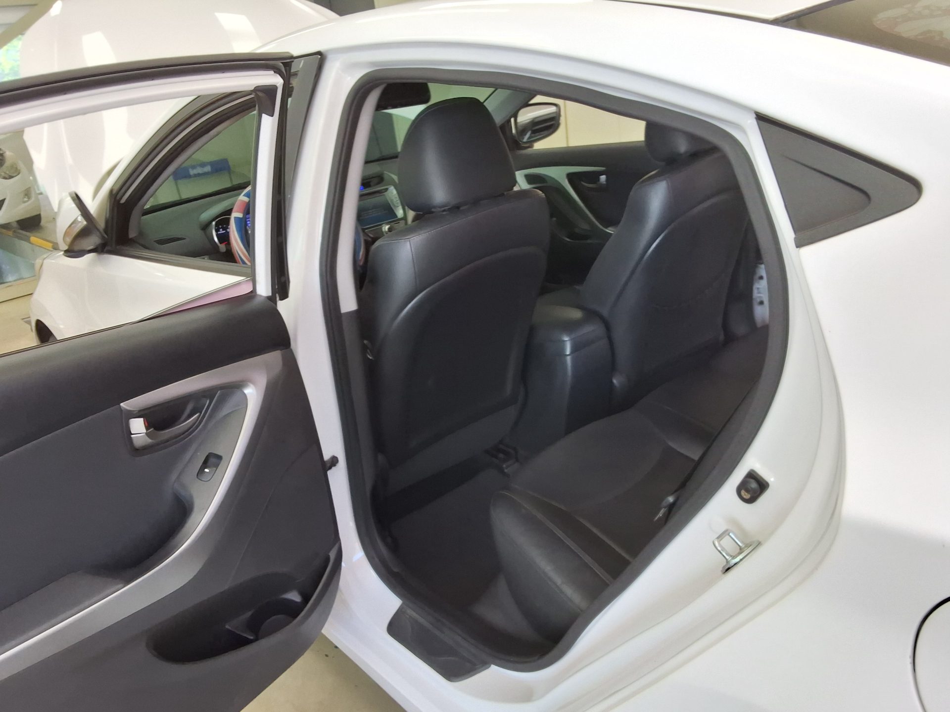 2014 - hyundai avante