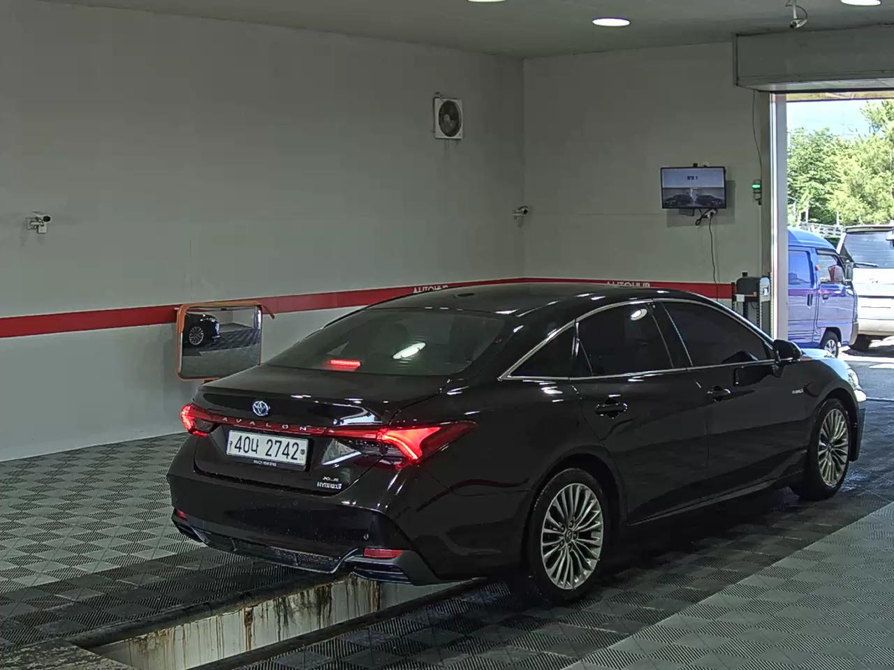 2019 - toyota avalon