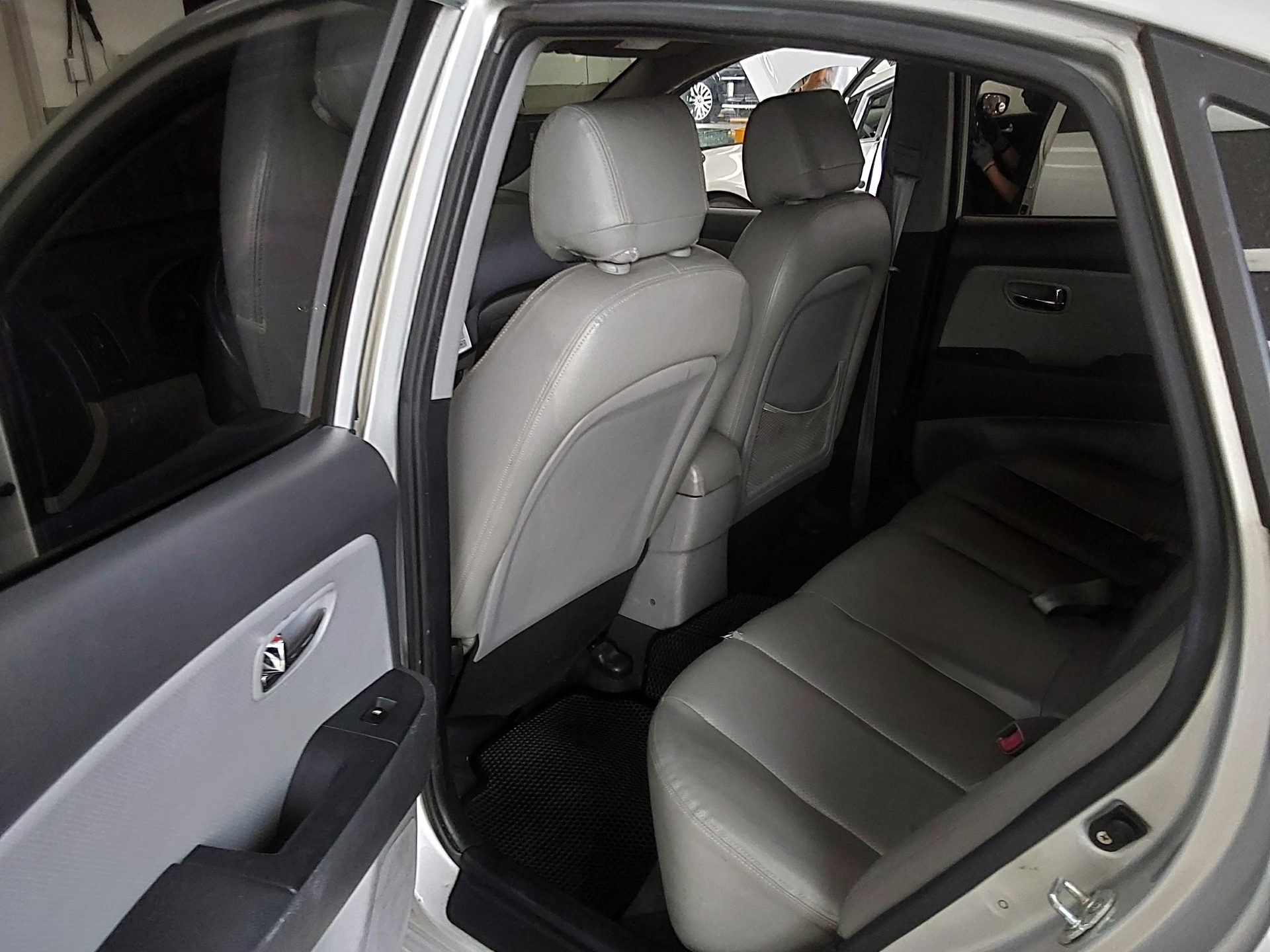 2010 - hyundai avante