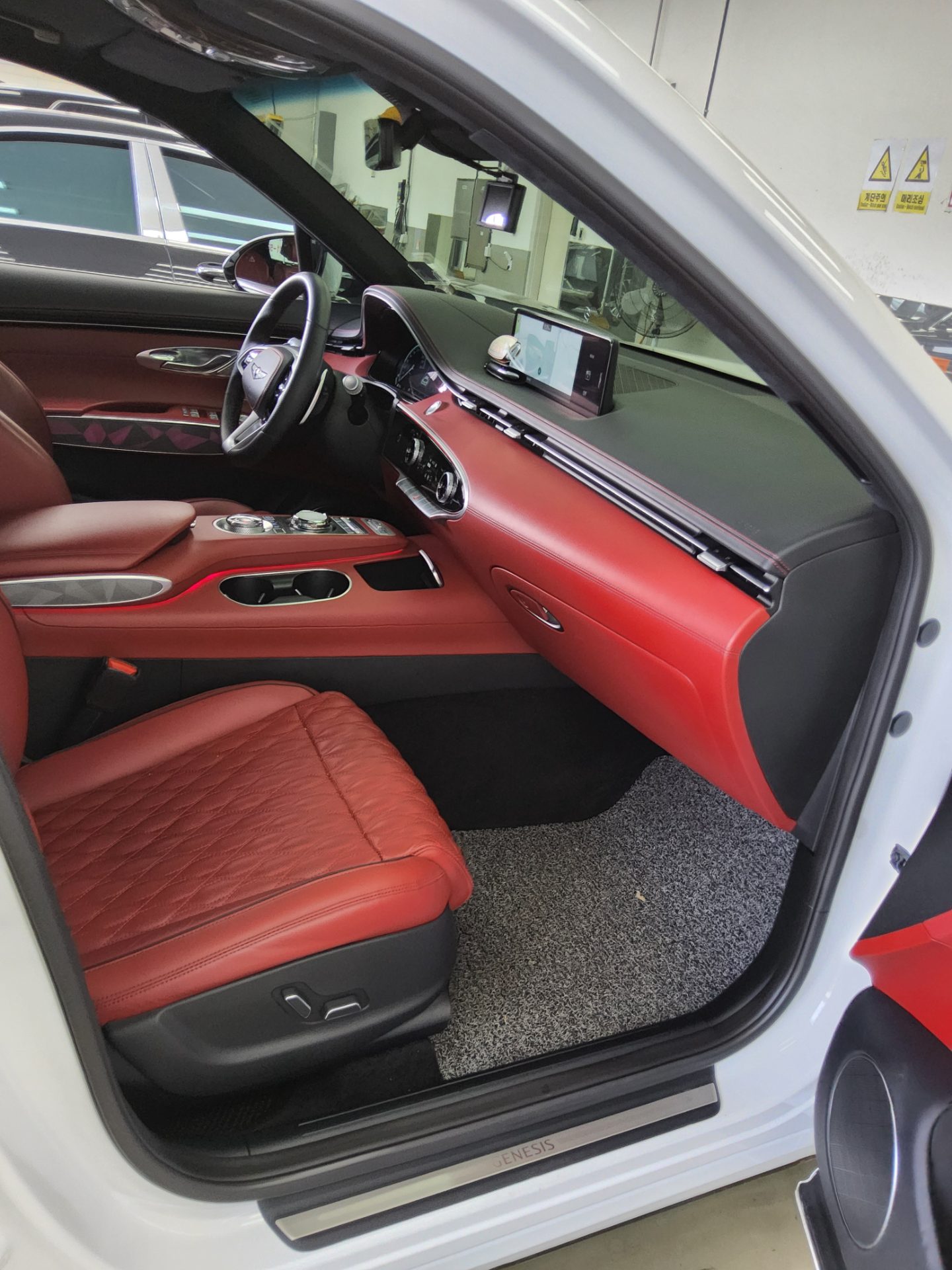 2022 - genesis gv70