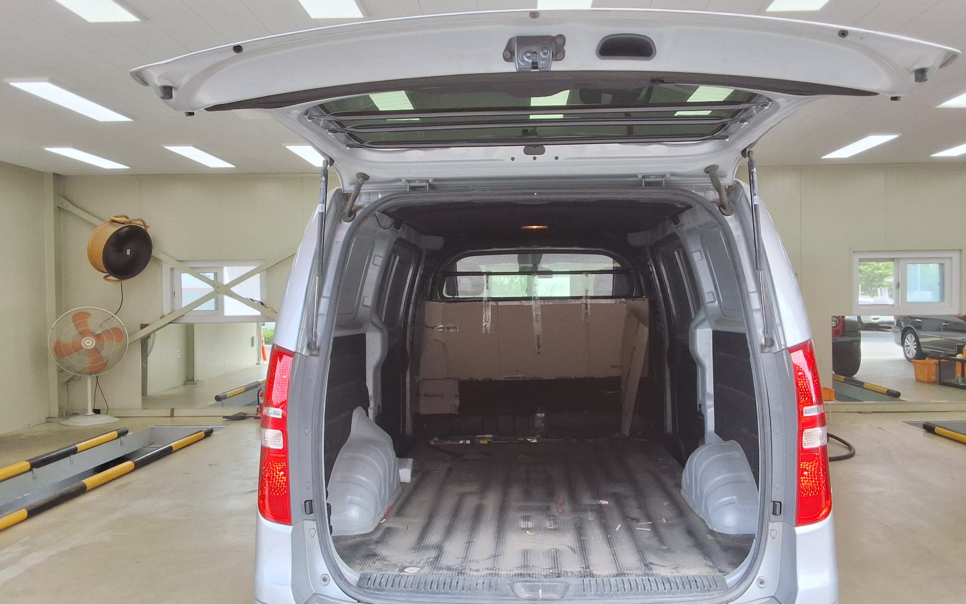 2021 - hyundai grand starex