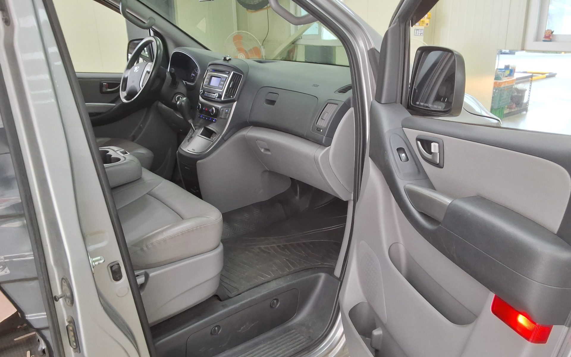 2021 - hyundai grand starex