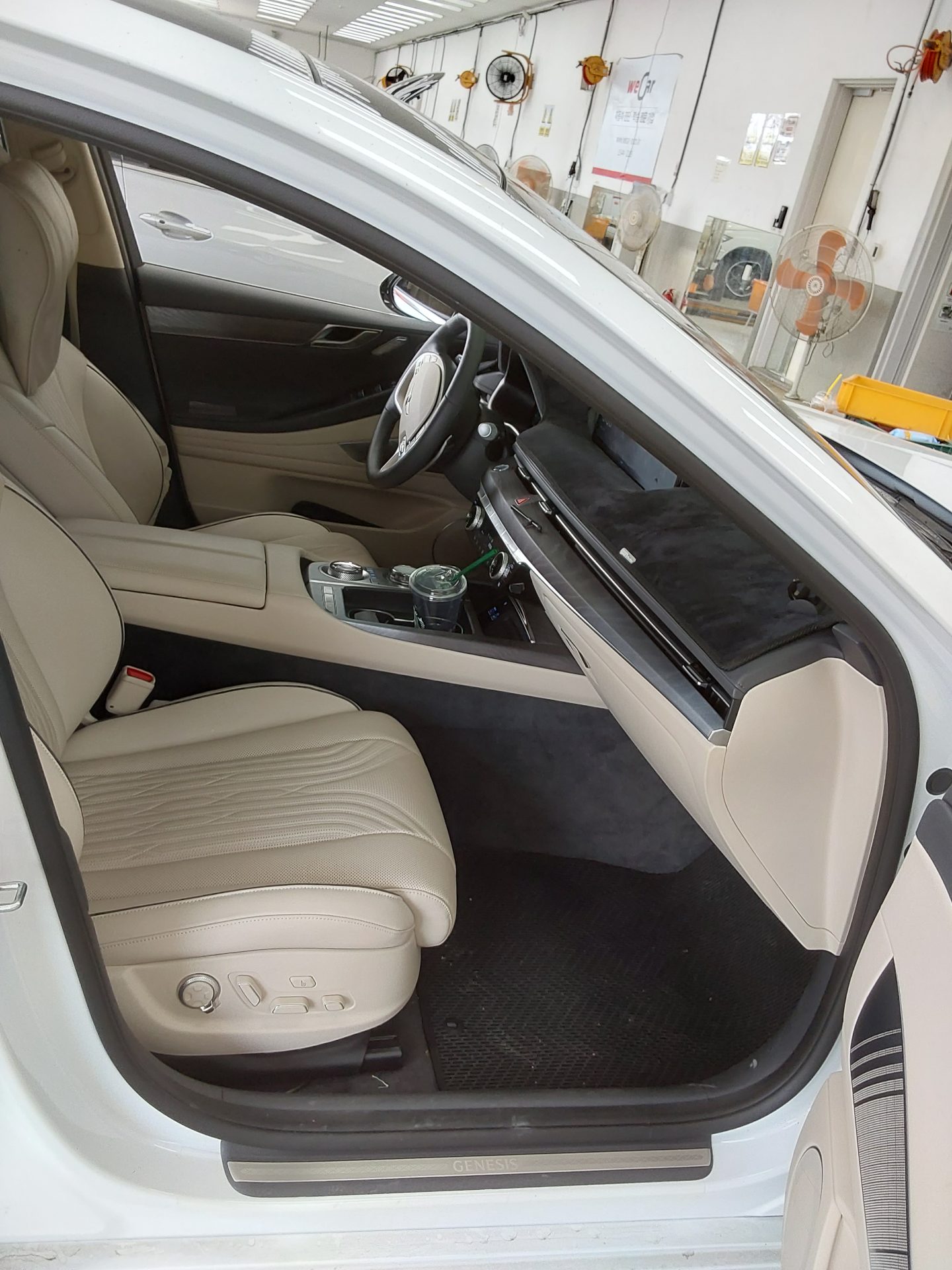 2023 - genesis g80