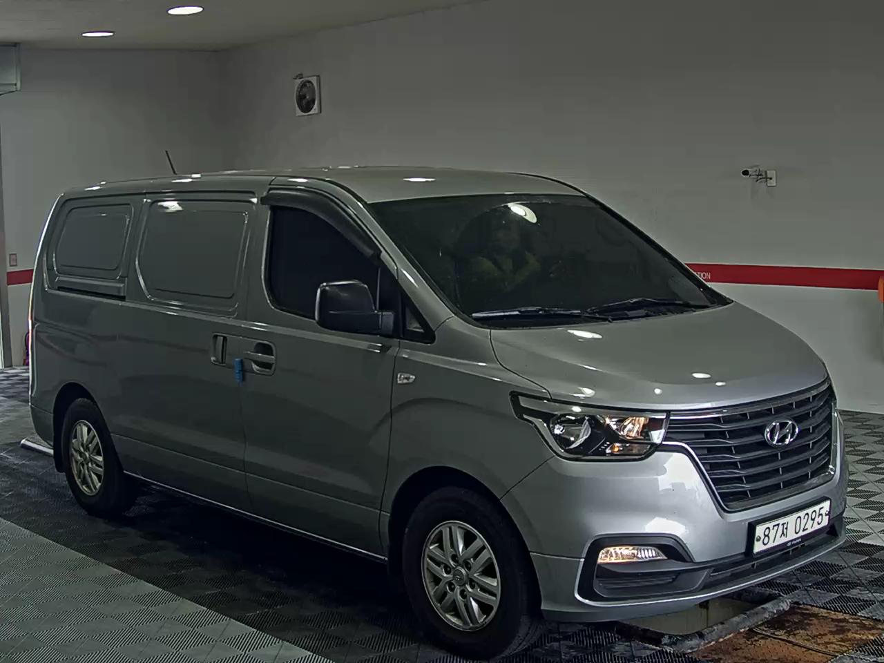 2021 - hyundai grand starex