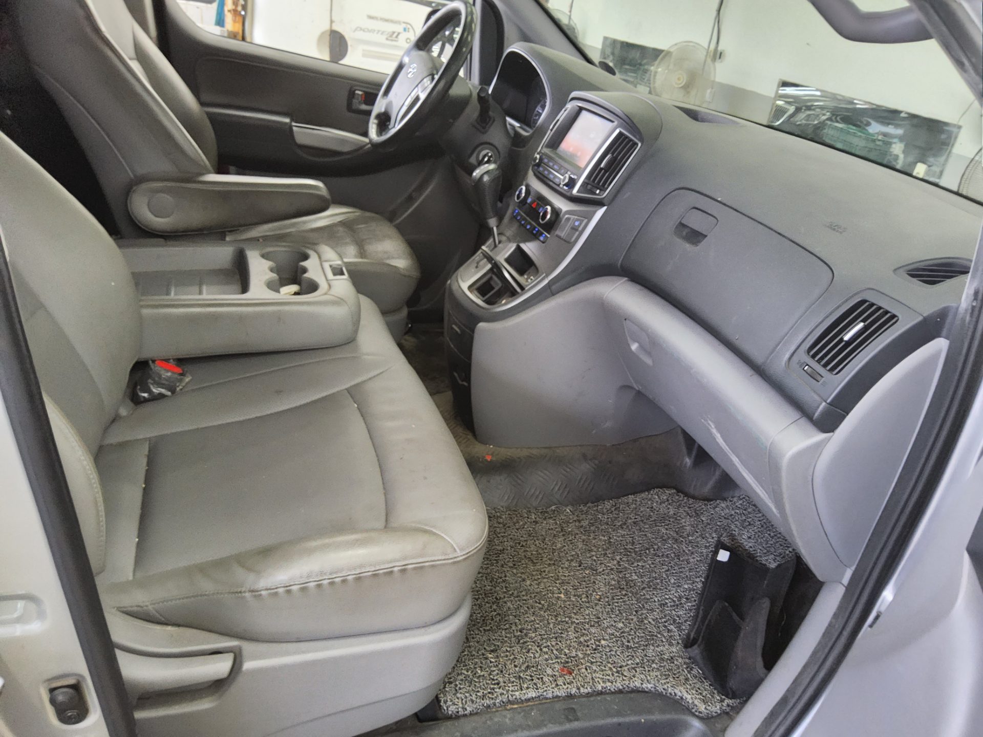 2021 - hyundai grand starex