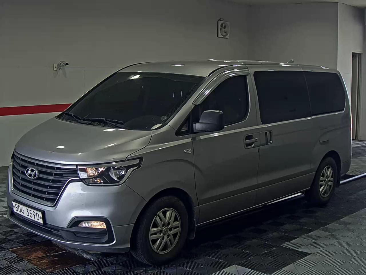 HYUNDAI GRAND STAREX