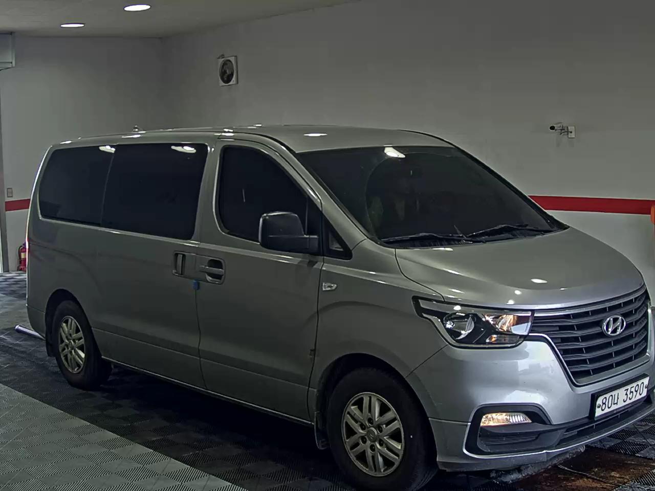 2021 - hyundai grand starex