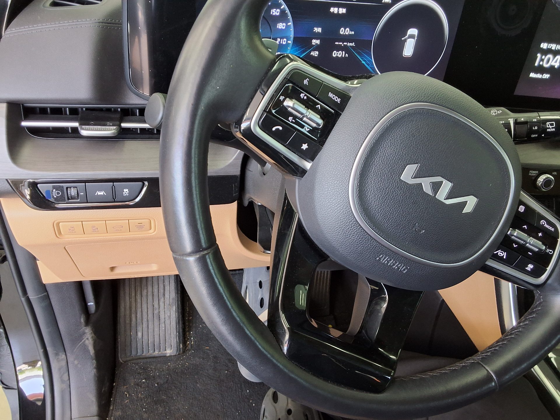 2023 - kia carnival
