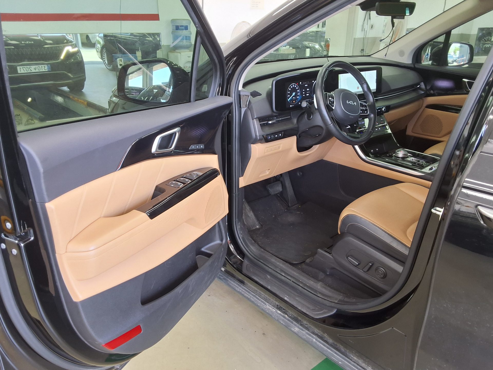 2023 - kia carnival