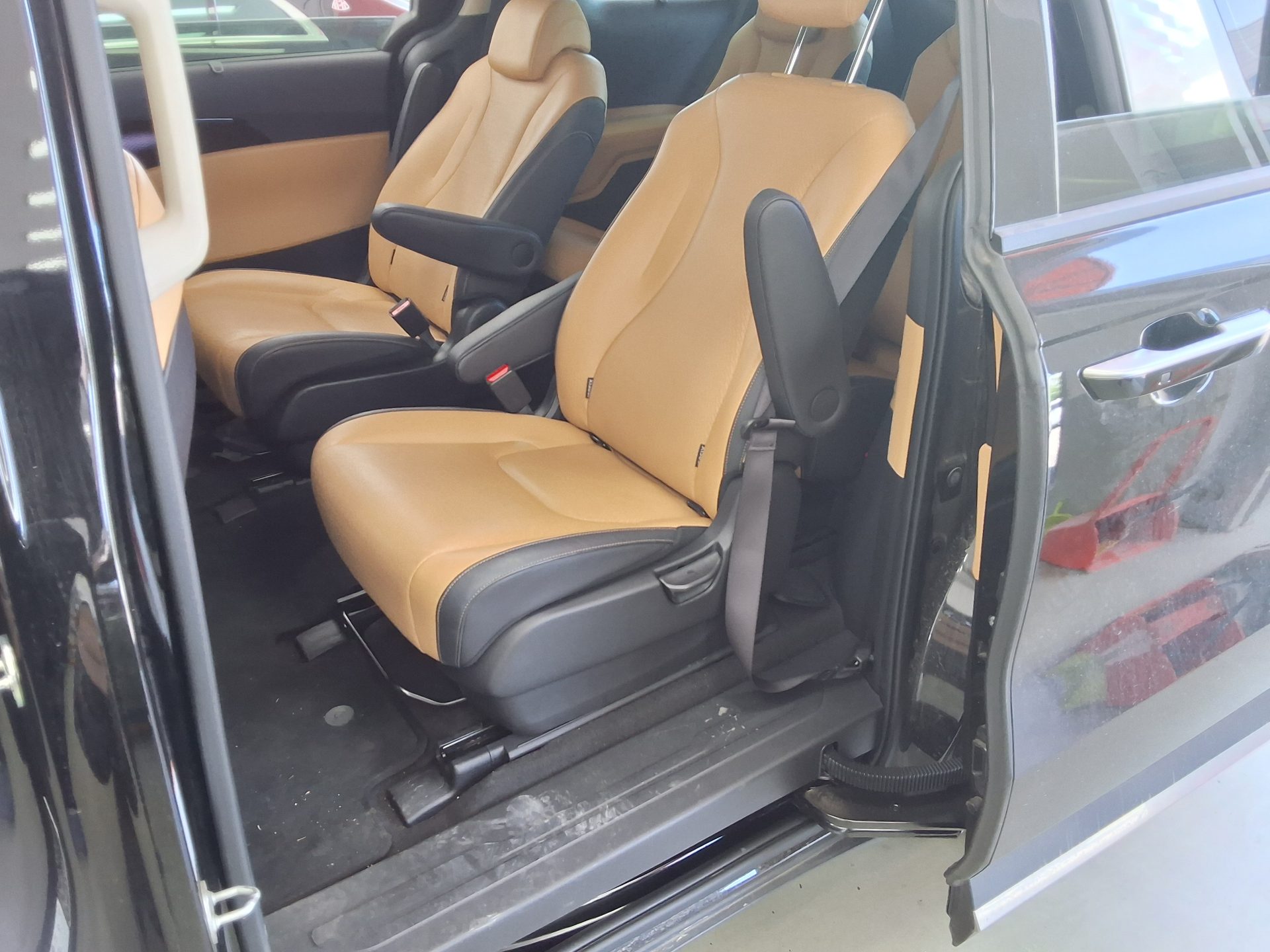 2023 - kia carnival