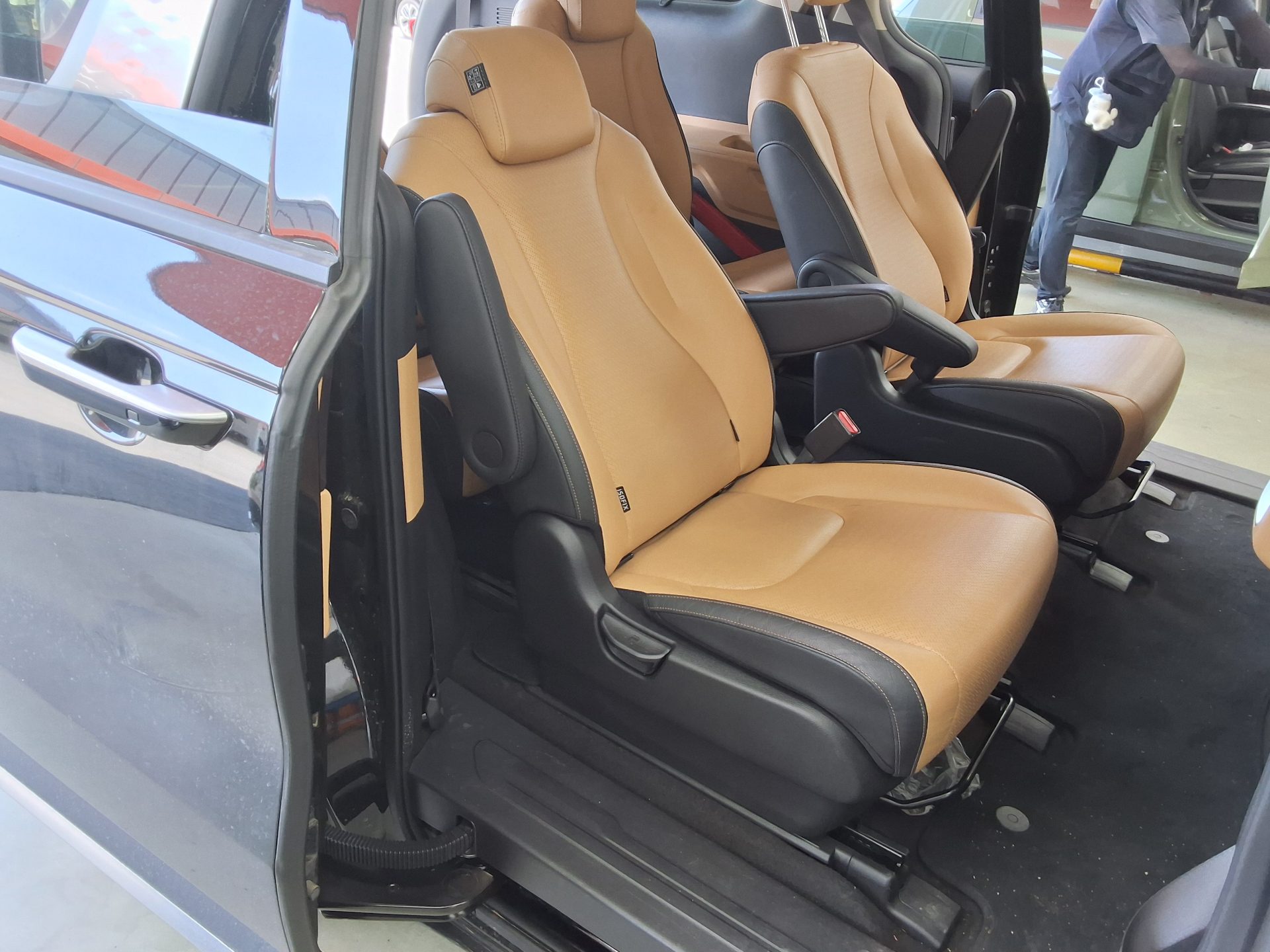 2023 - kia carnival