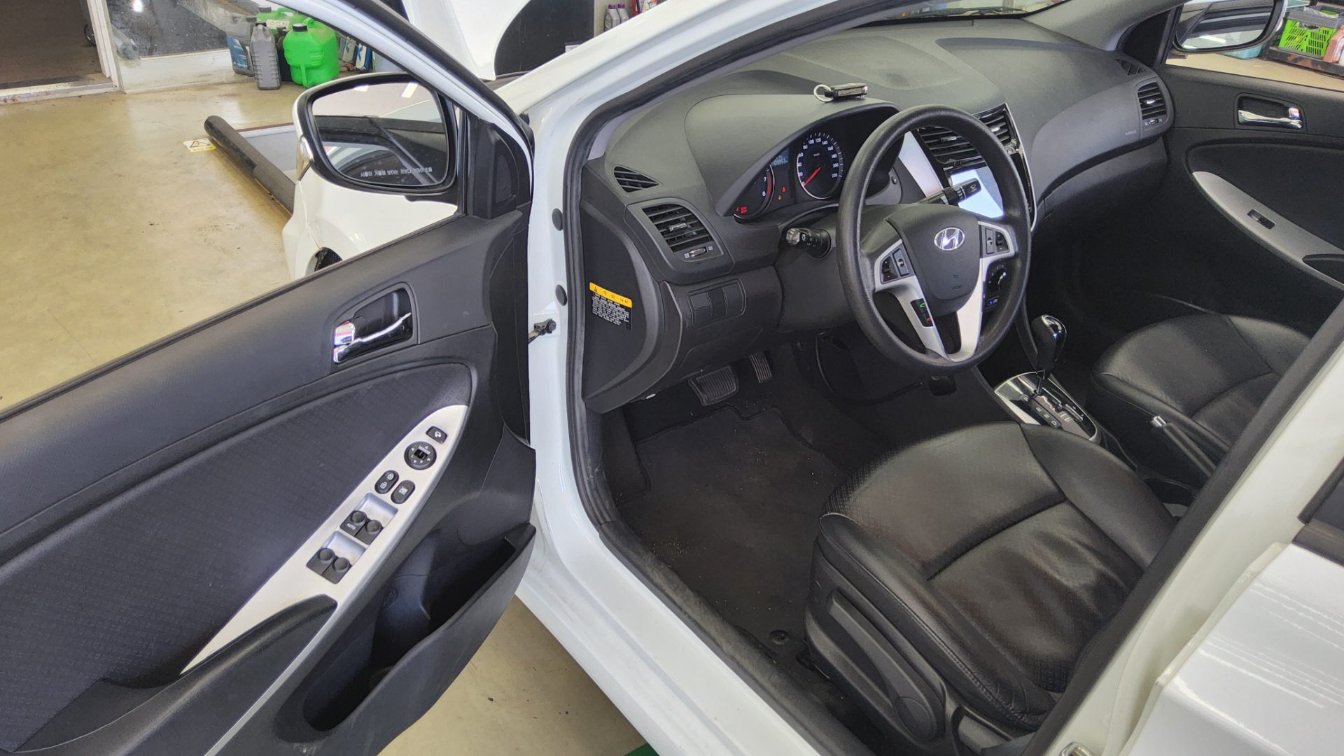 2012 - hyundai accent