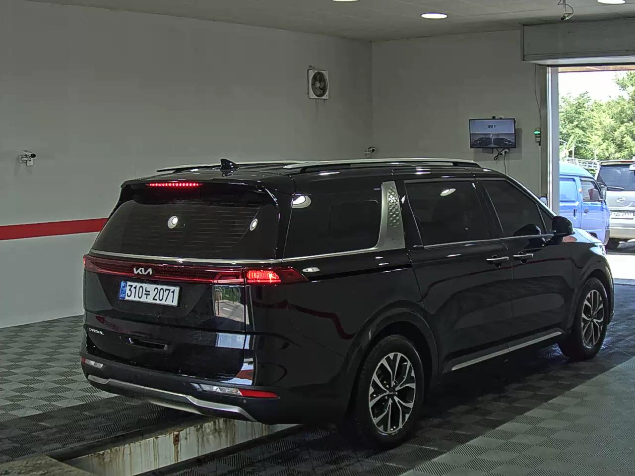 2023 - kia carnival