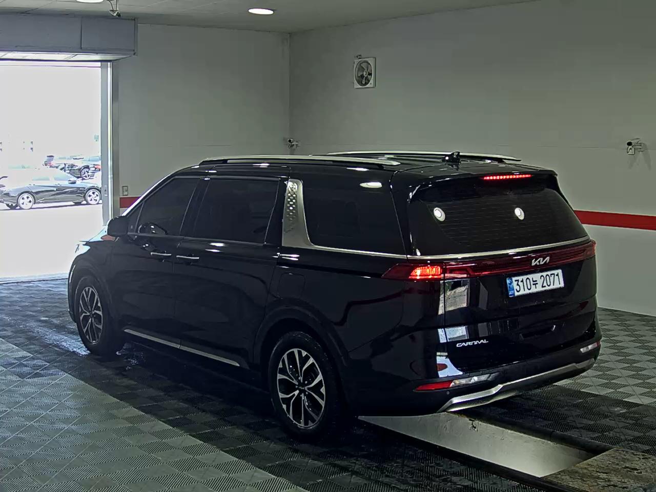 2023 - kia carnival
