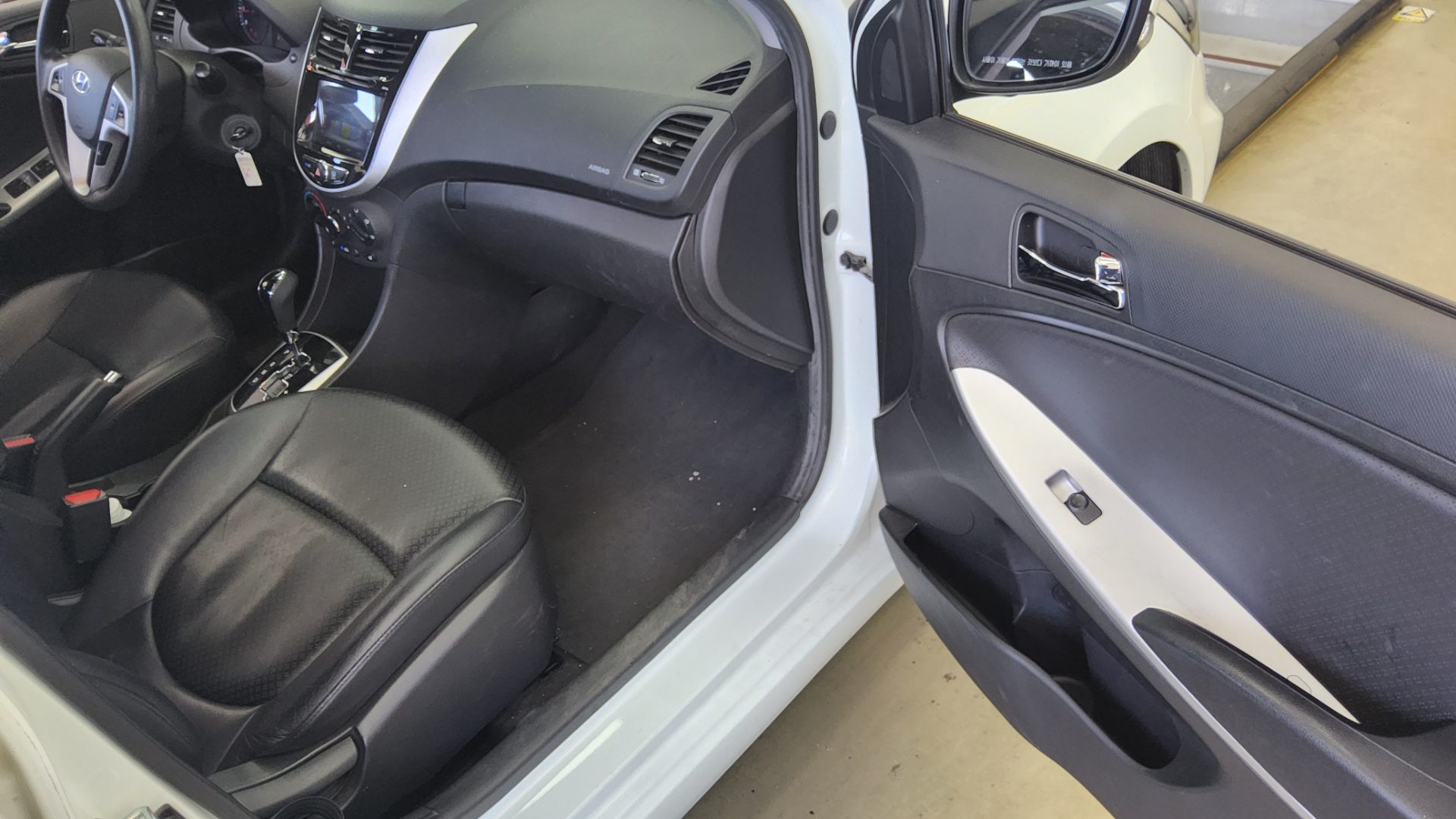2012 - hyundai accent
