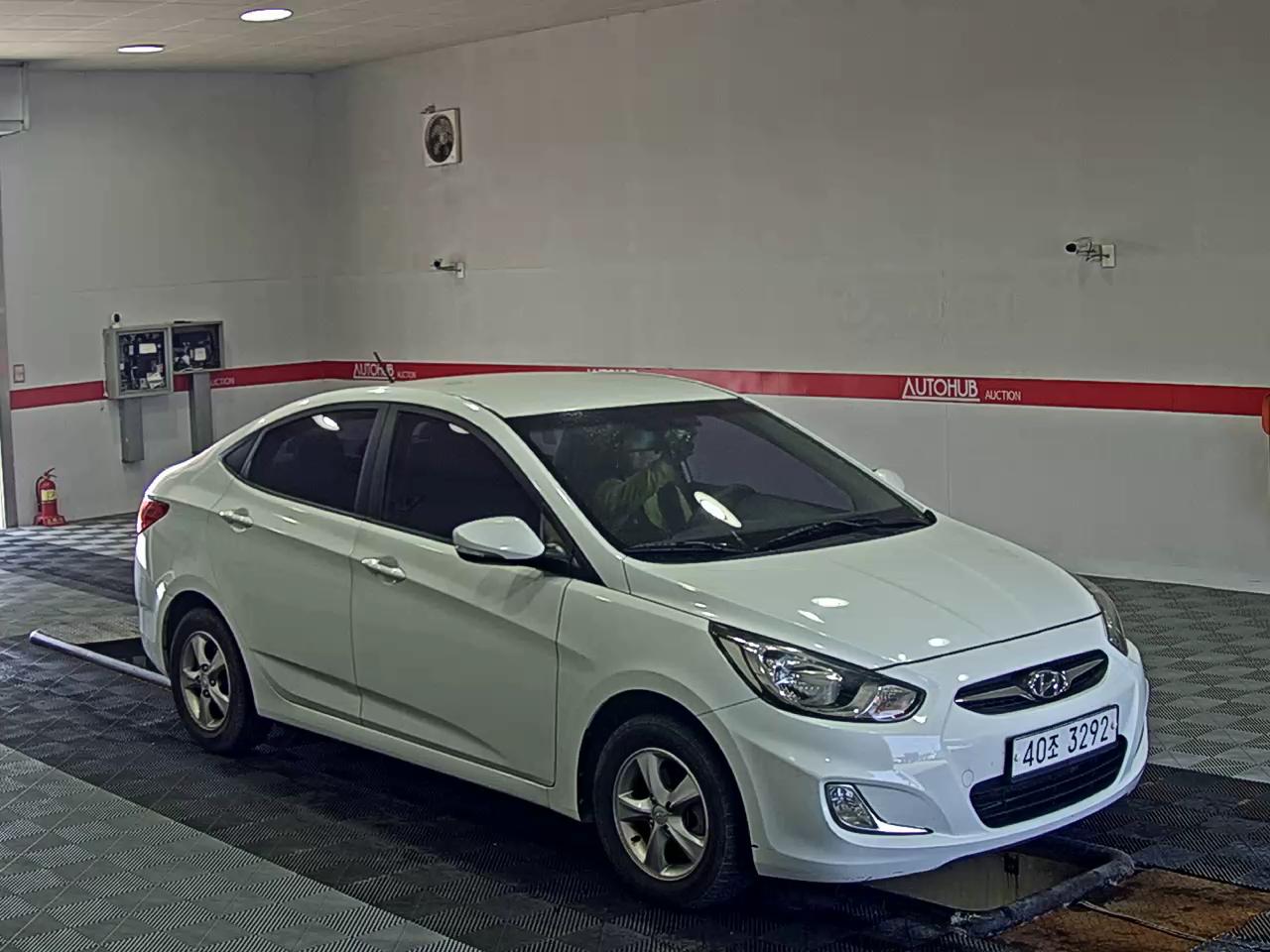 2012 - hyundai accent