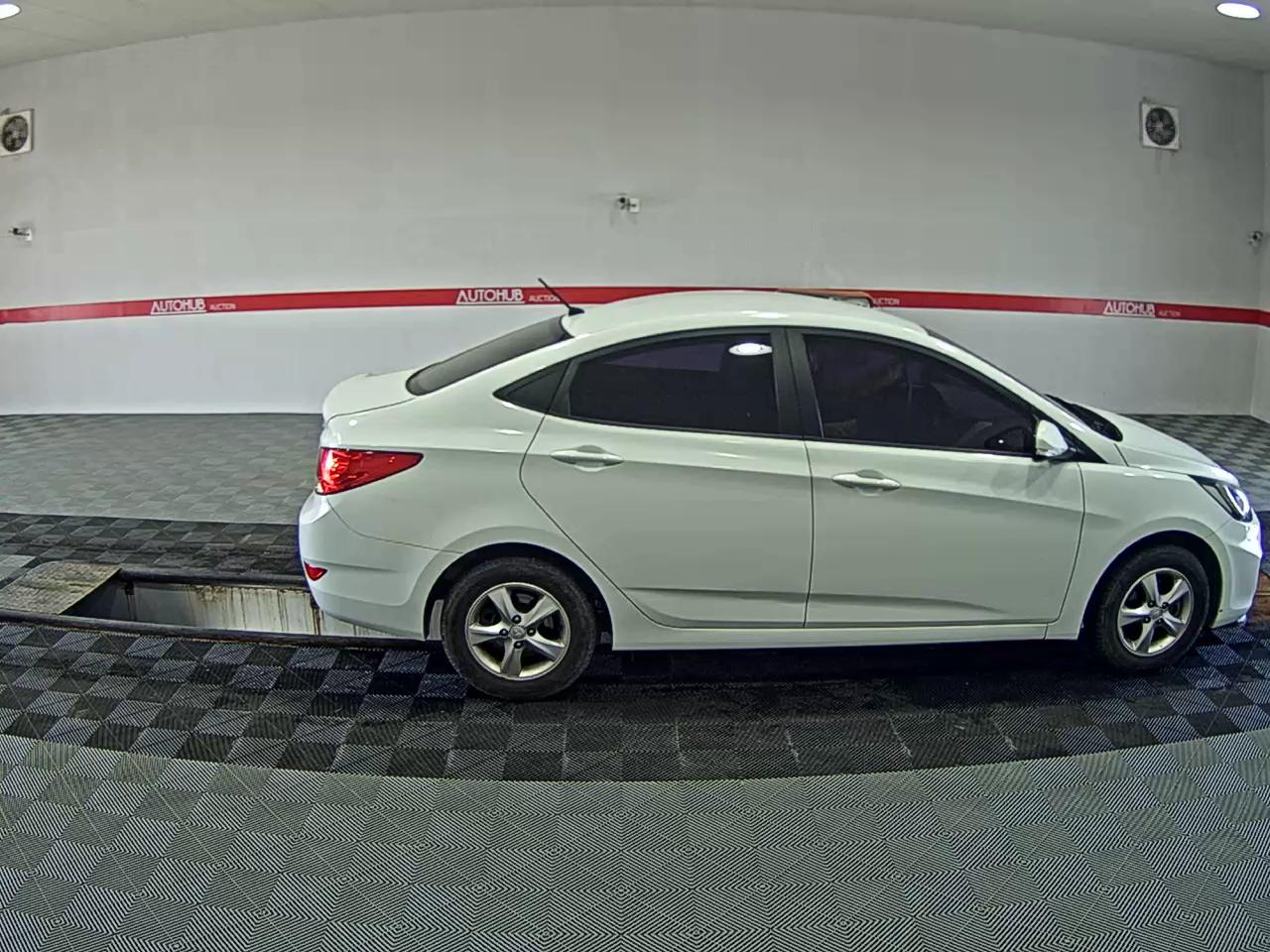 2012 - hyundai accent
