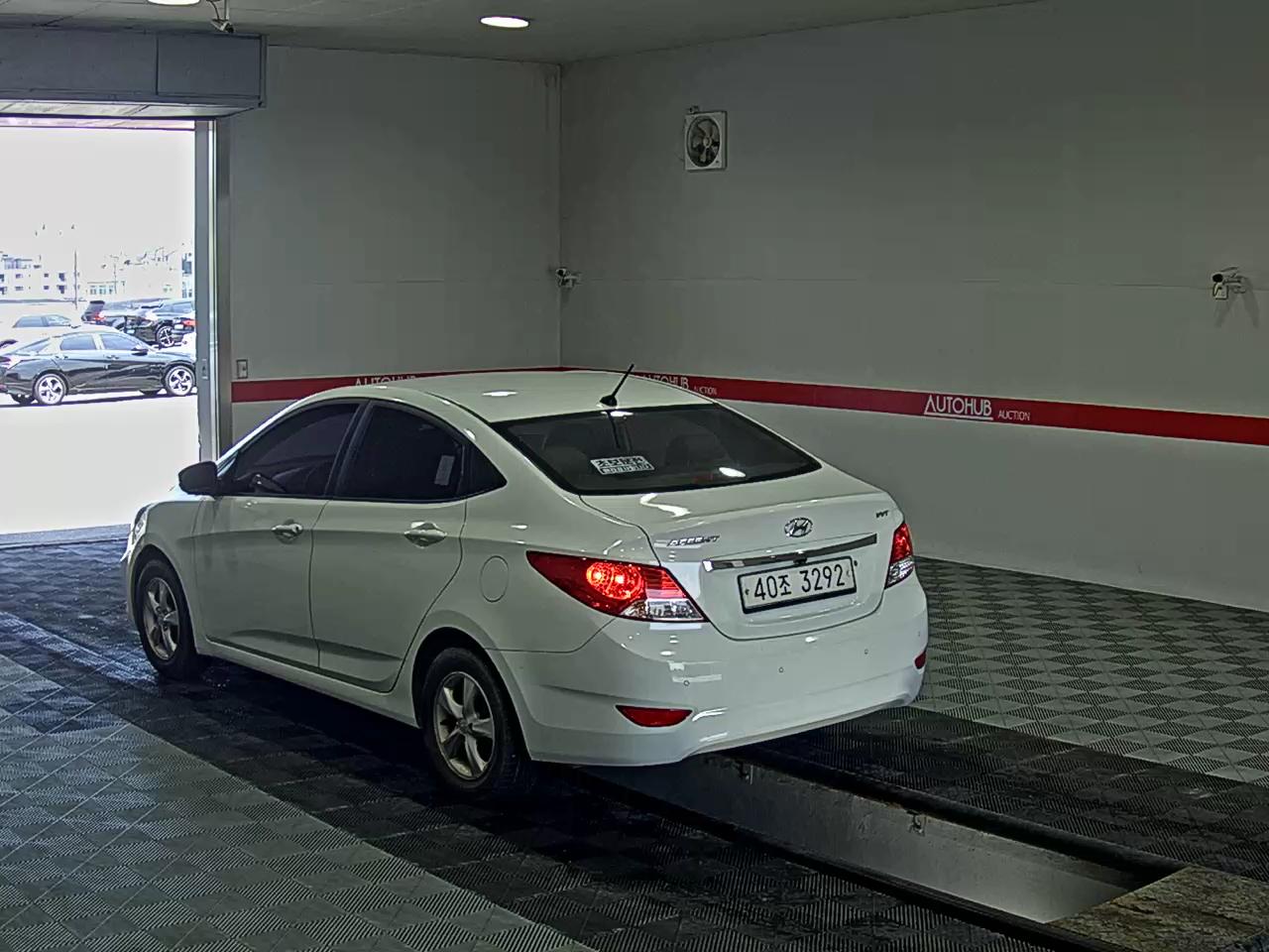 2012 - hyundai accent