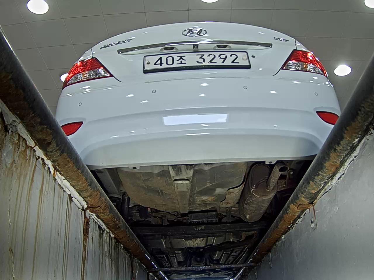 2012 - hyundai accent
