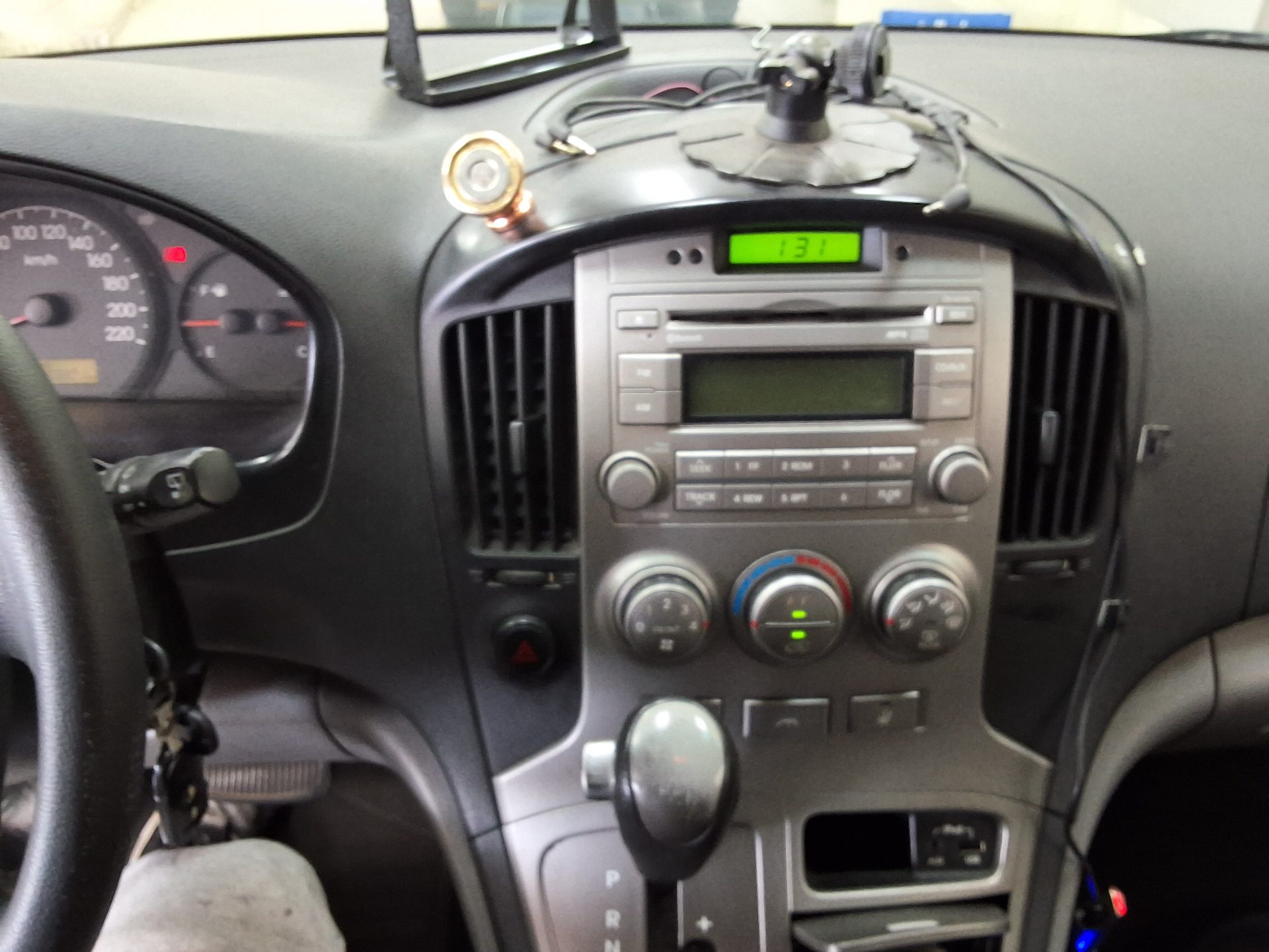 2012 - hyundai grand starex