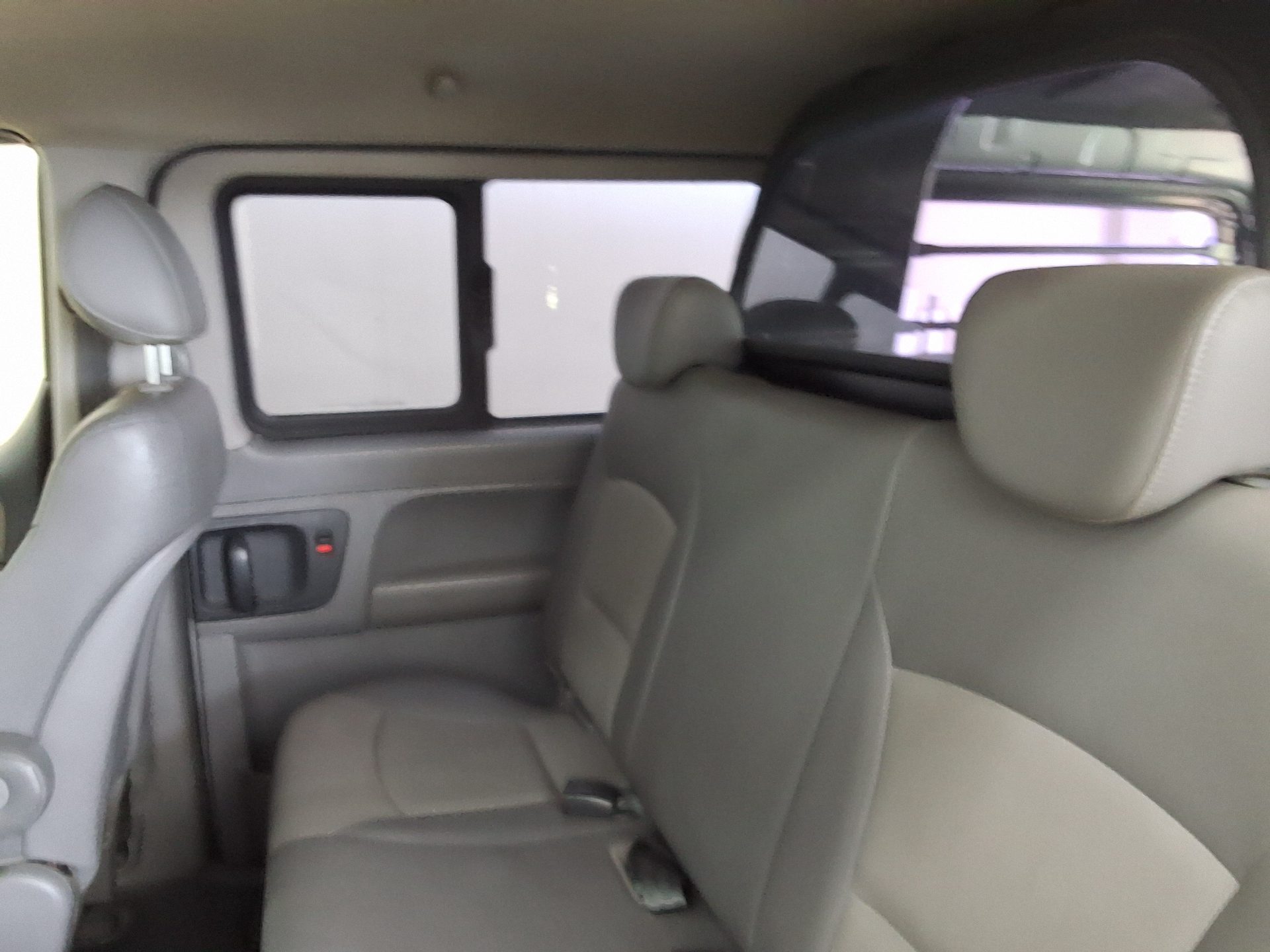 2012 - hyundai grand starex