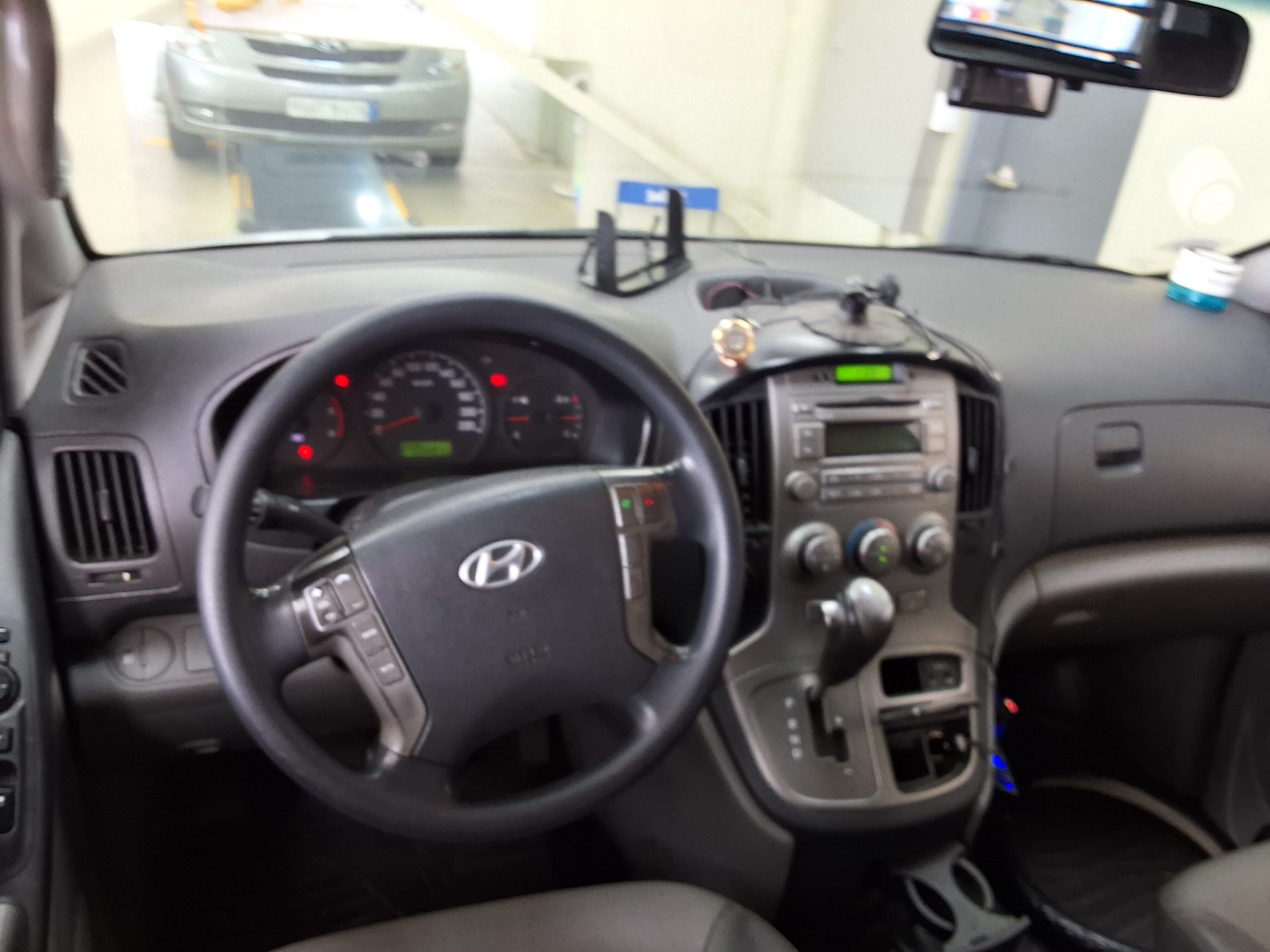 2012 - hyundai grand starex