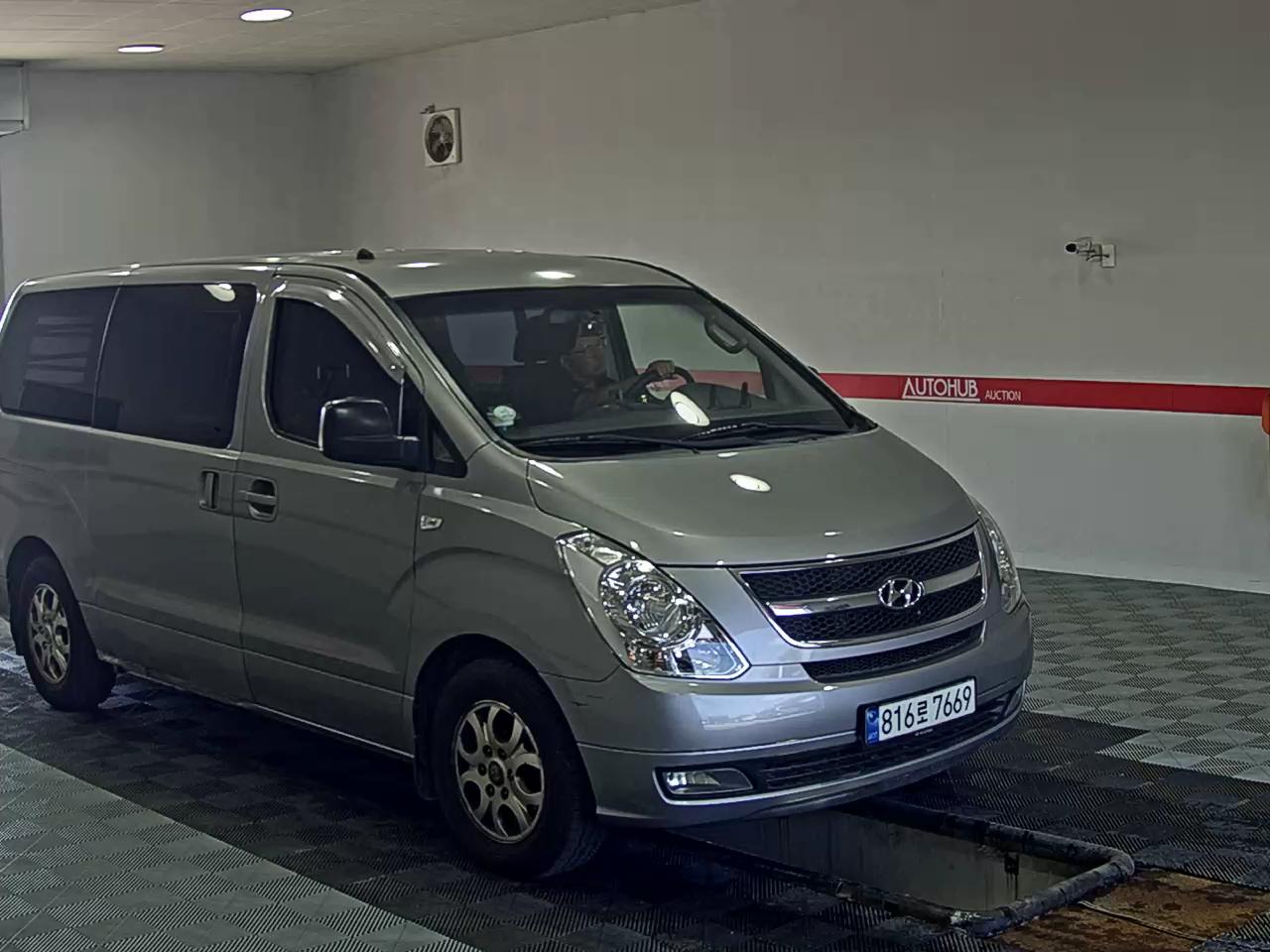 2012 - hyundai grand starex