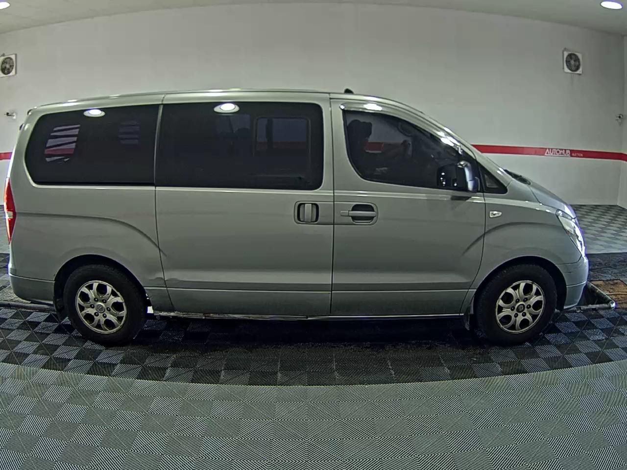 2012 - hyundai grand starex