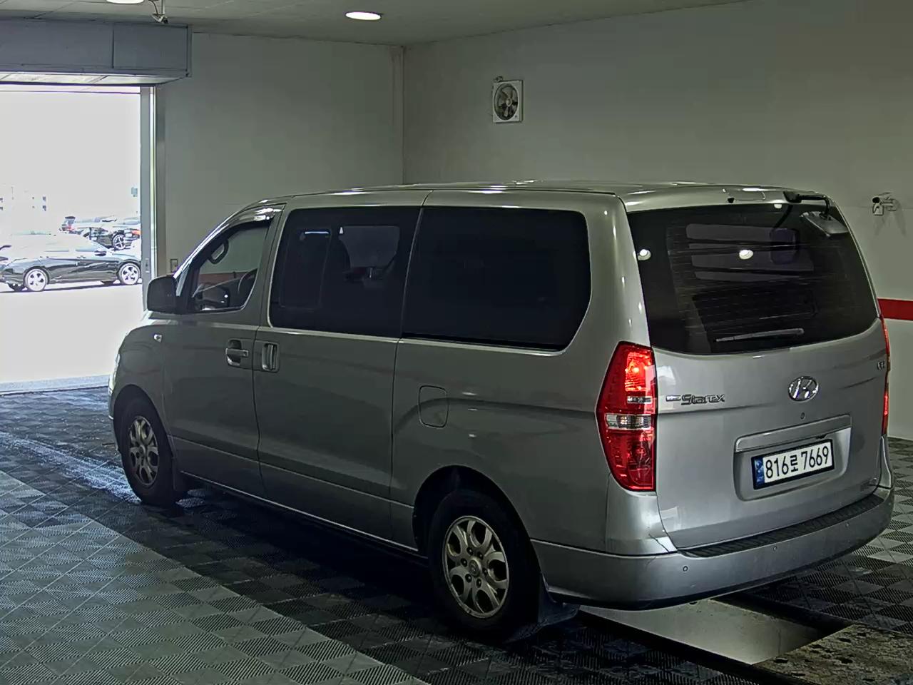 2012 - hyundai grand starex