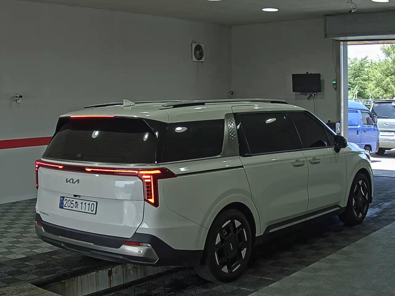 2025 - kia carnival