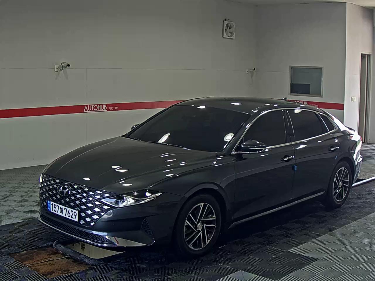 HYUNDAI GRANDEUR LPi RENTAL CAR