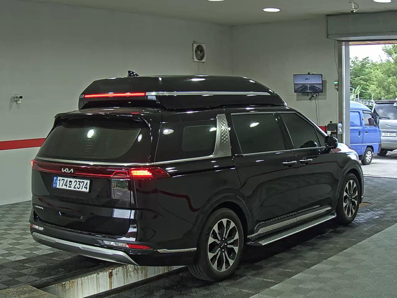2023 - kia carnival